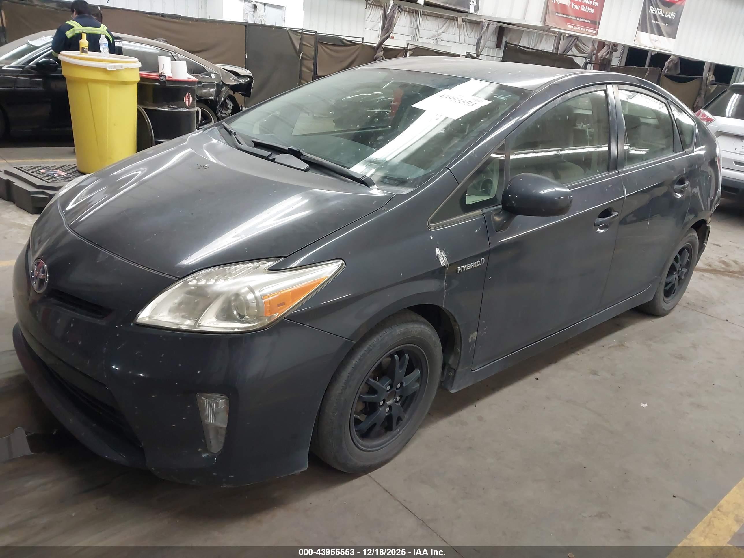 TOYOTA PRIUS image 2