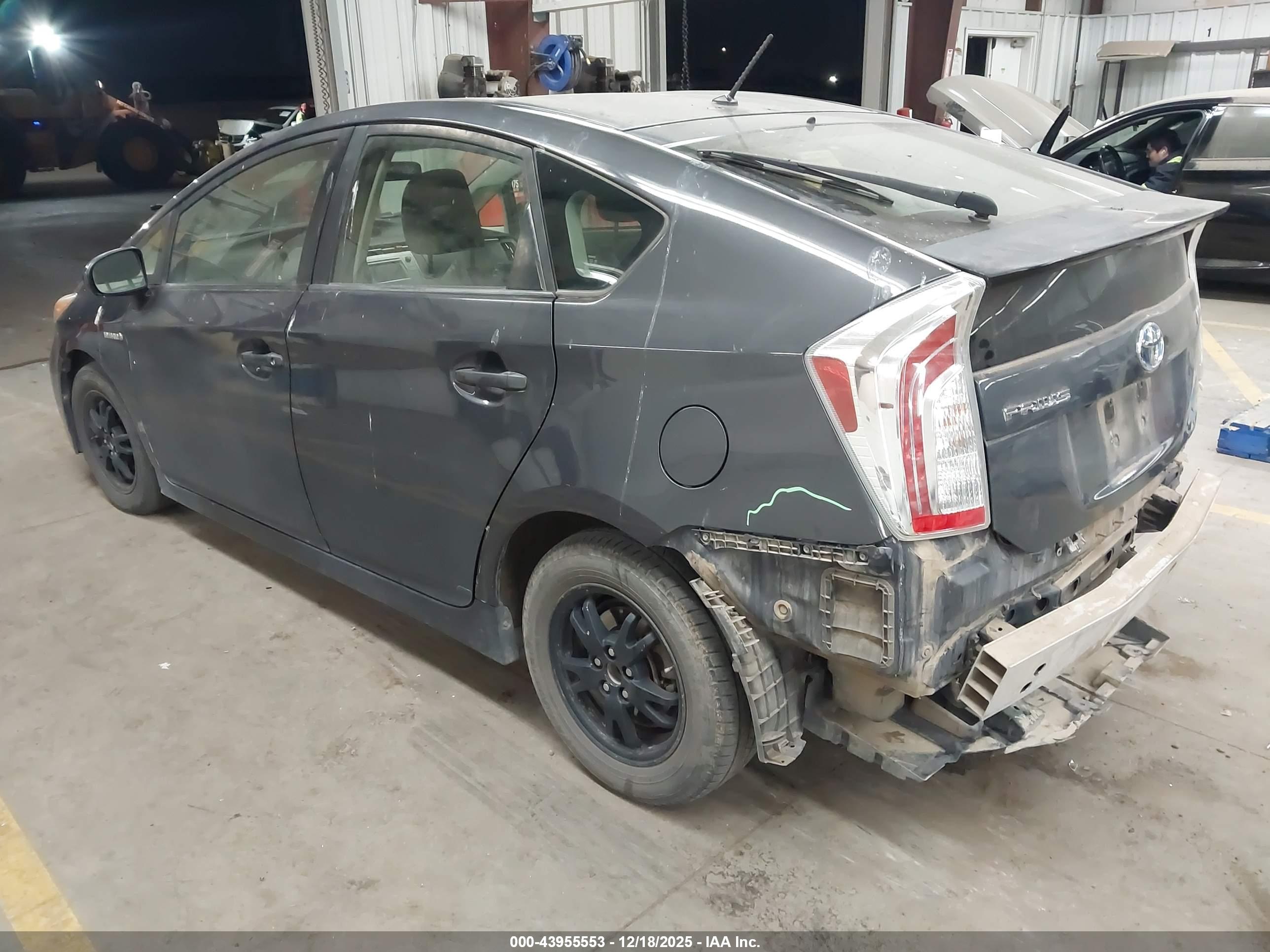 TOYOTA PRIUS image 3