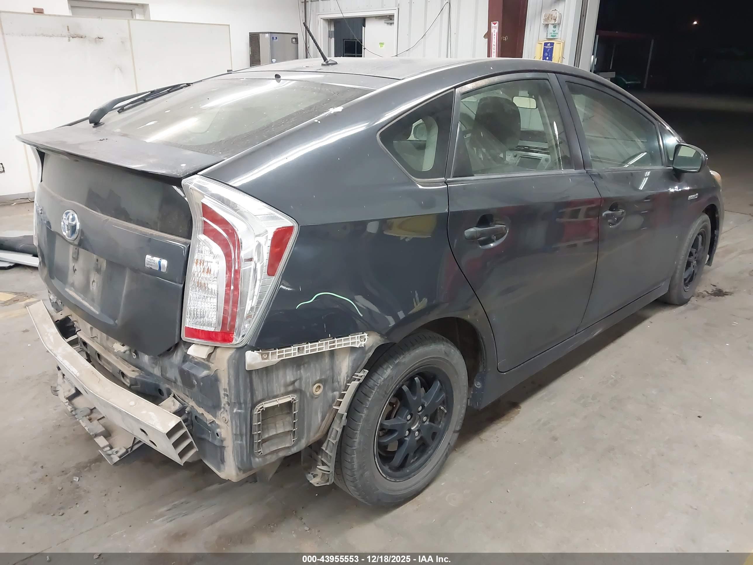 TOYOTA PRIUS image 4