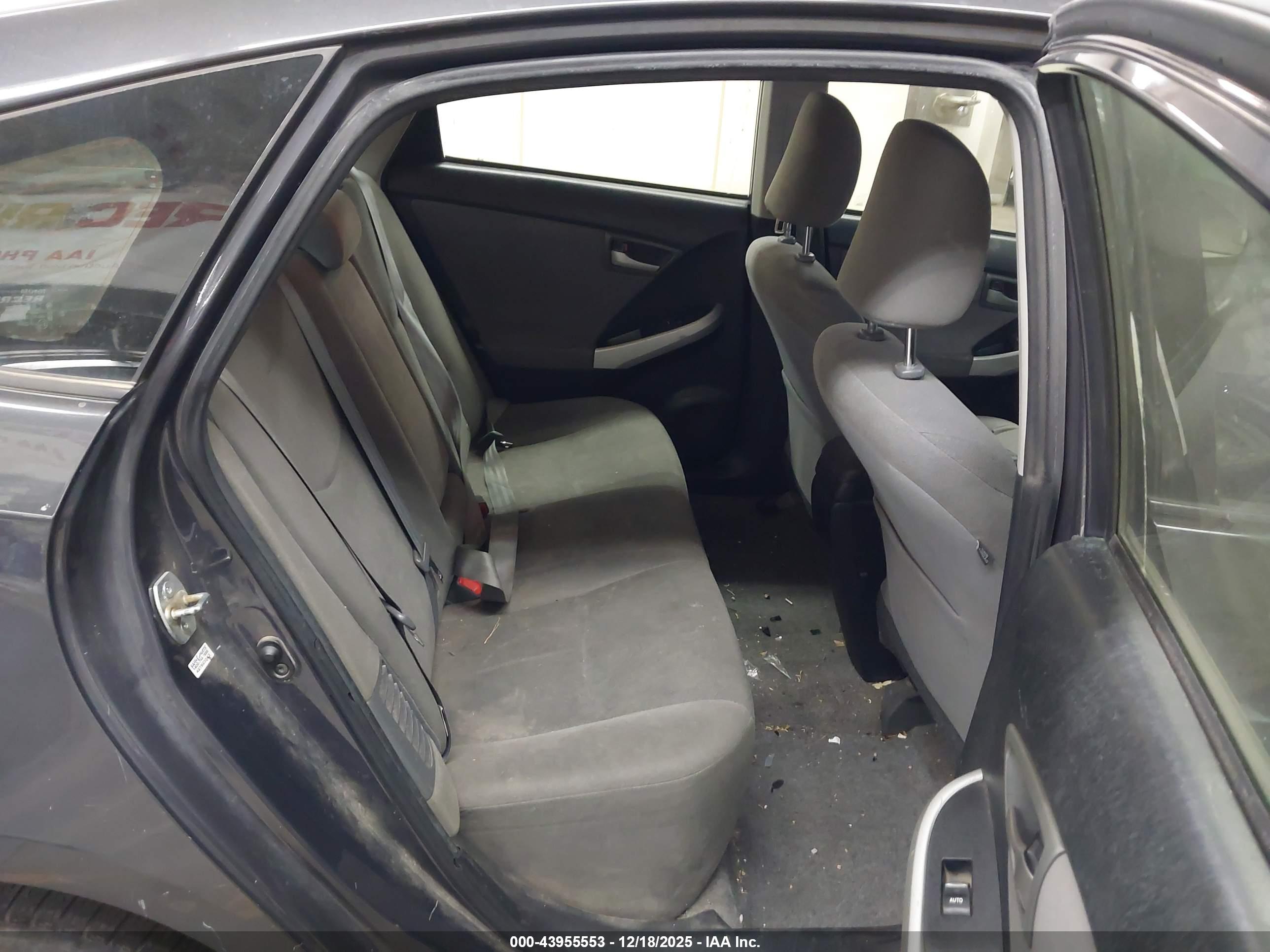 TOYOTA PRIUS image 8