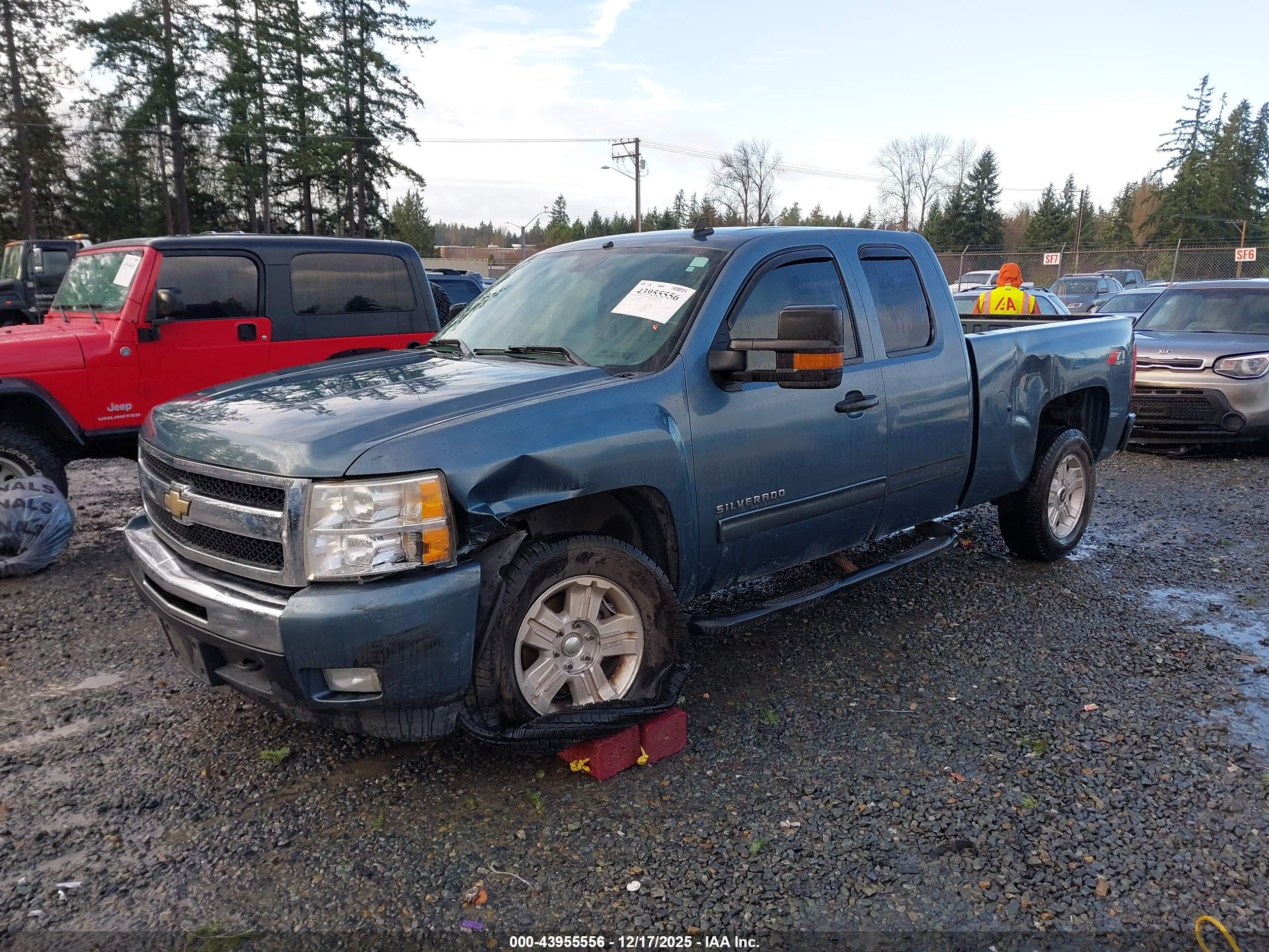 CHEVROLET SILVERADO image 2