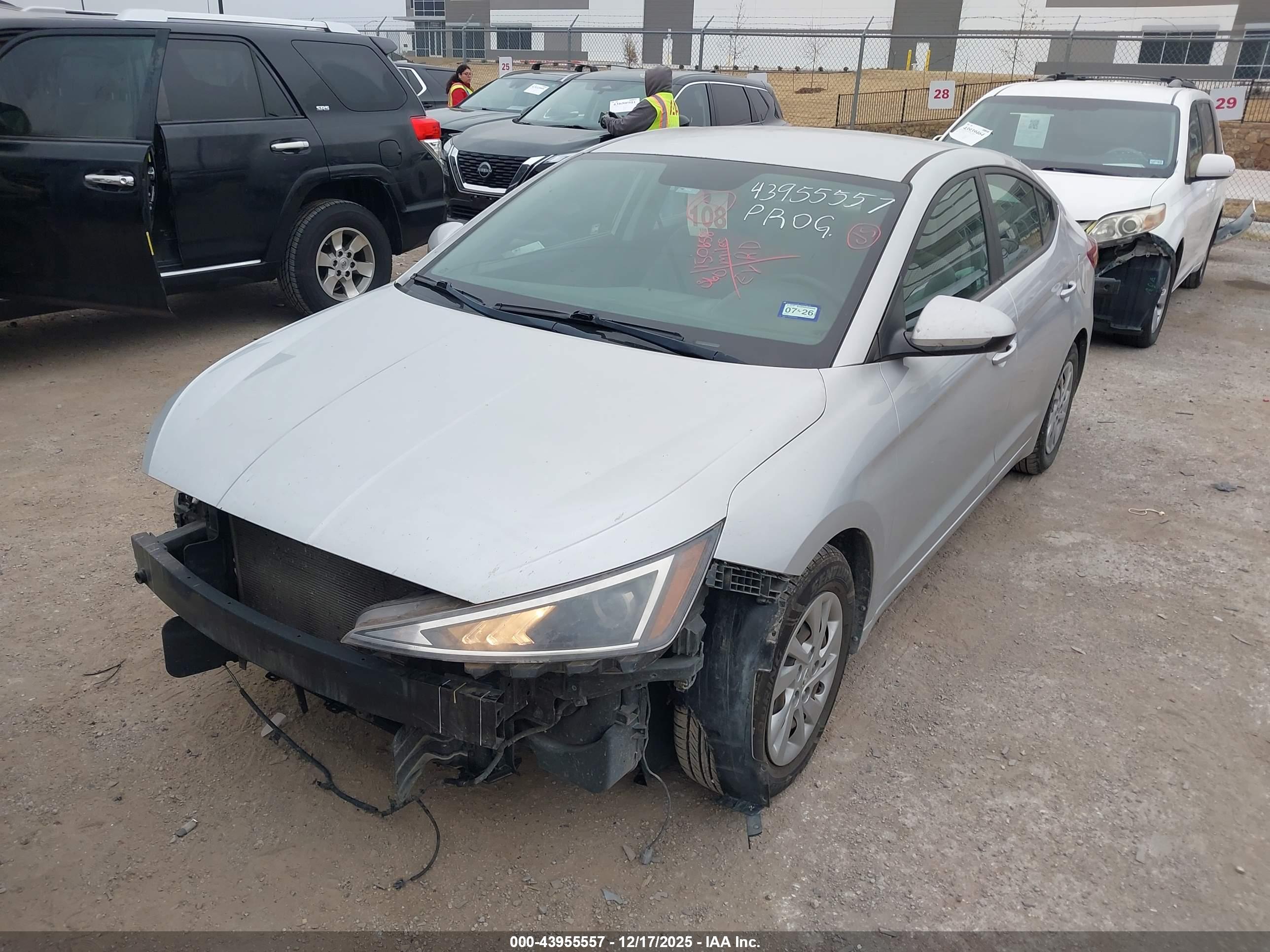 HYUNDAI ELANTRA image 2