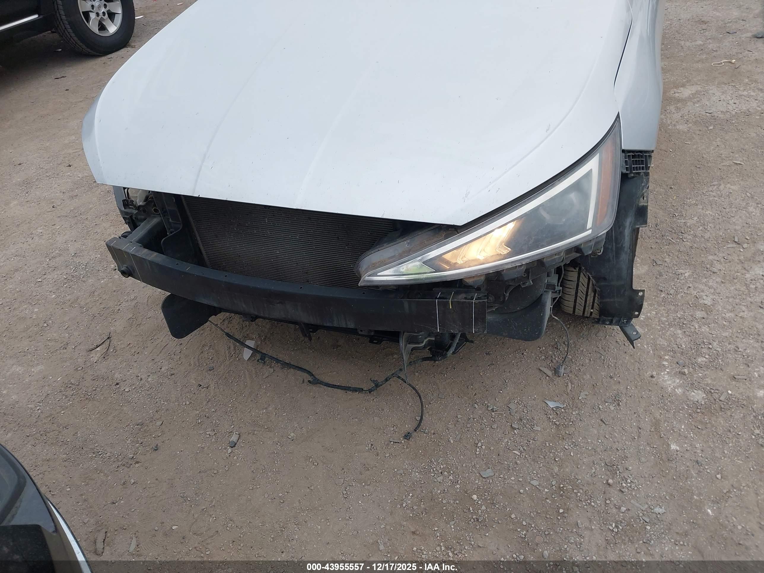 HYUNDAI ELANTRA image 6