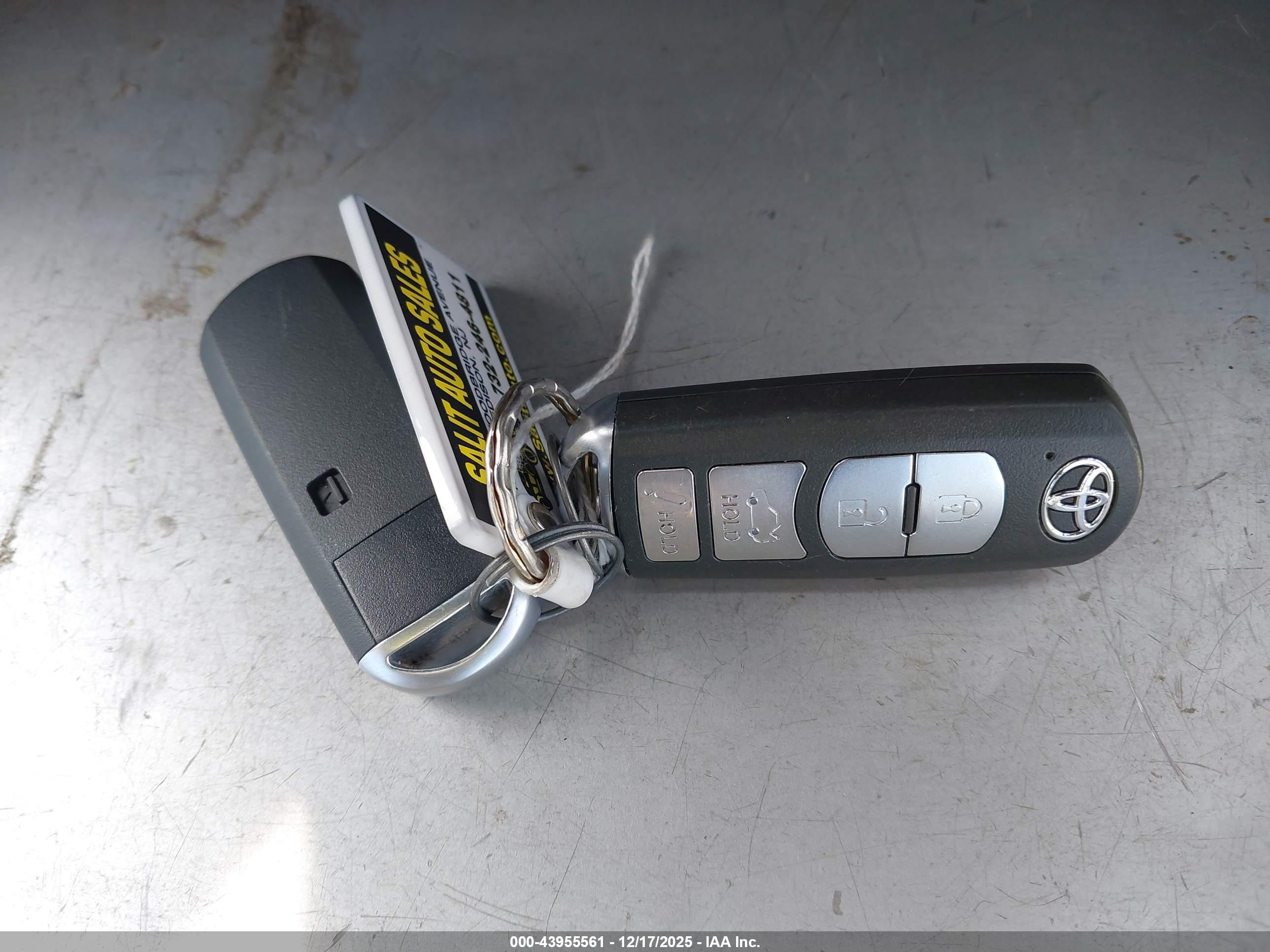 TOYOTA YARIS image 11