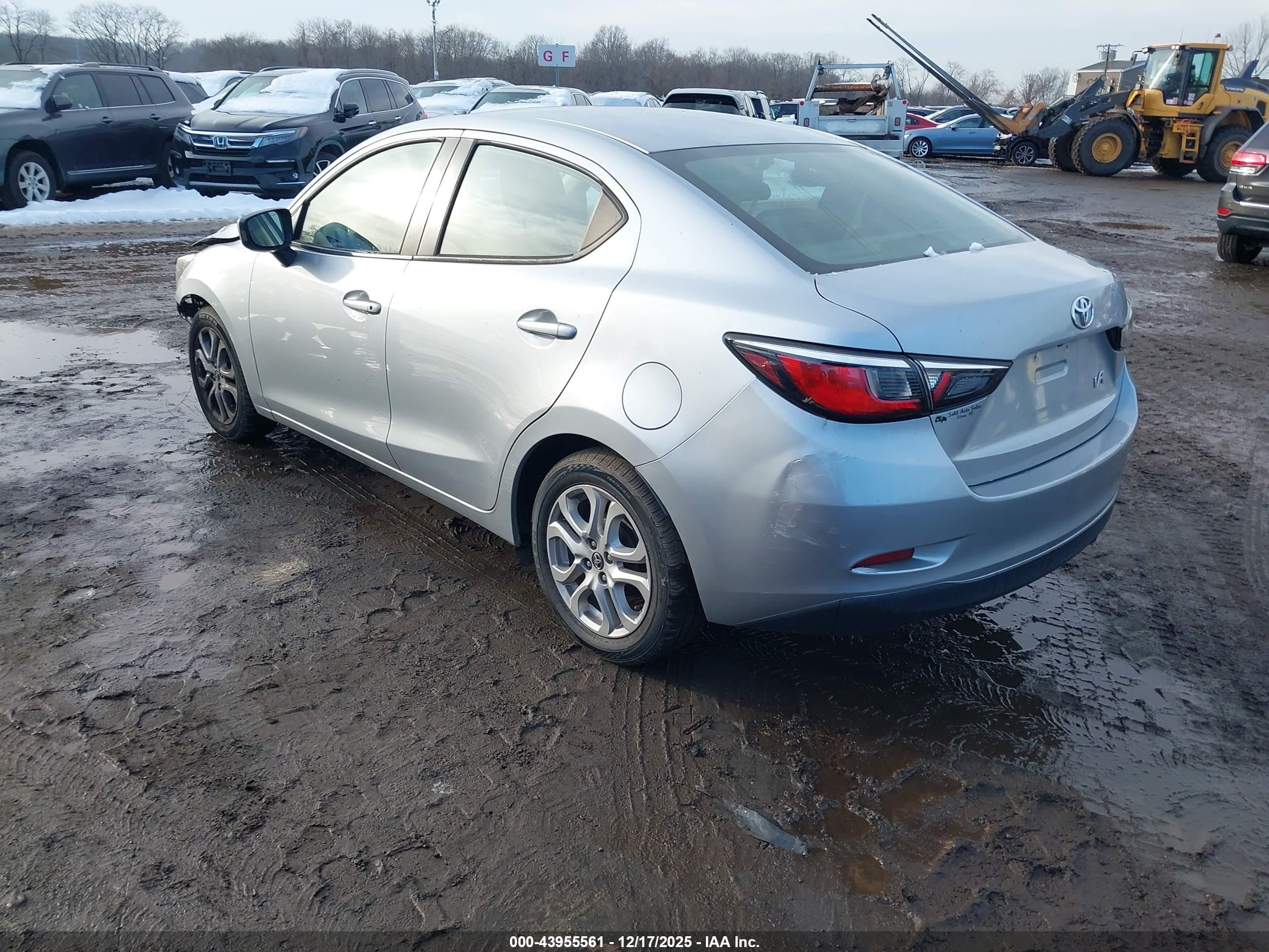 TOYOTA YARIS image 3