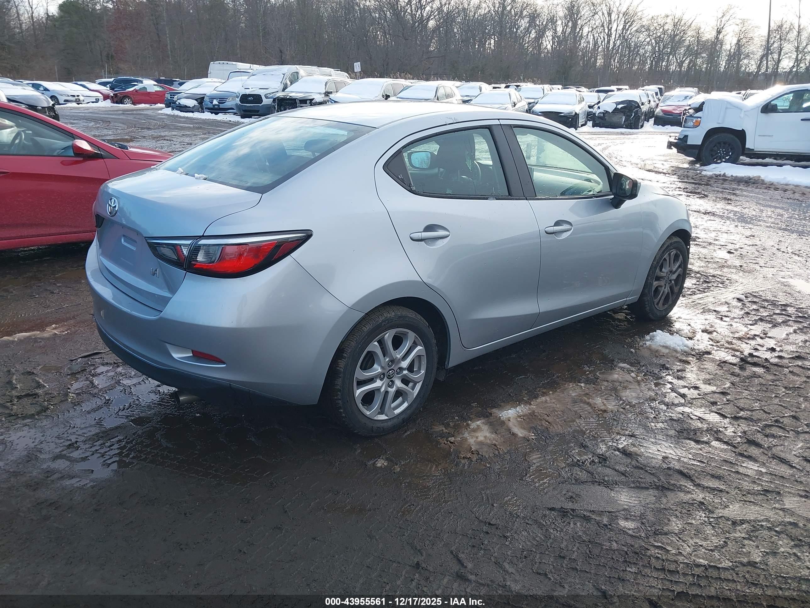 TOYOTA YARIS image 4