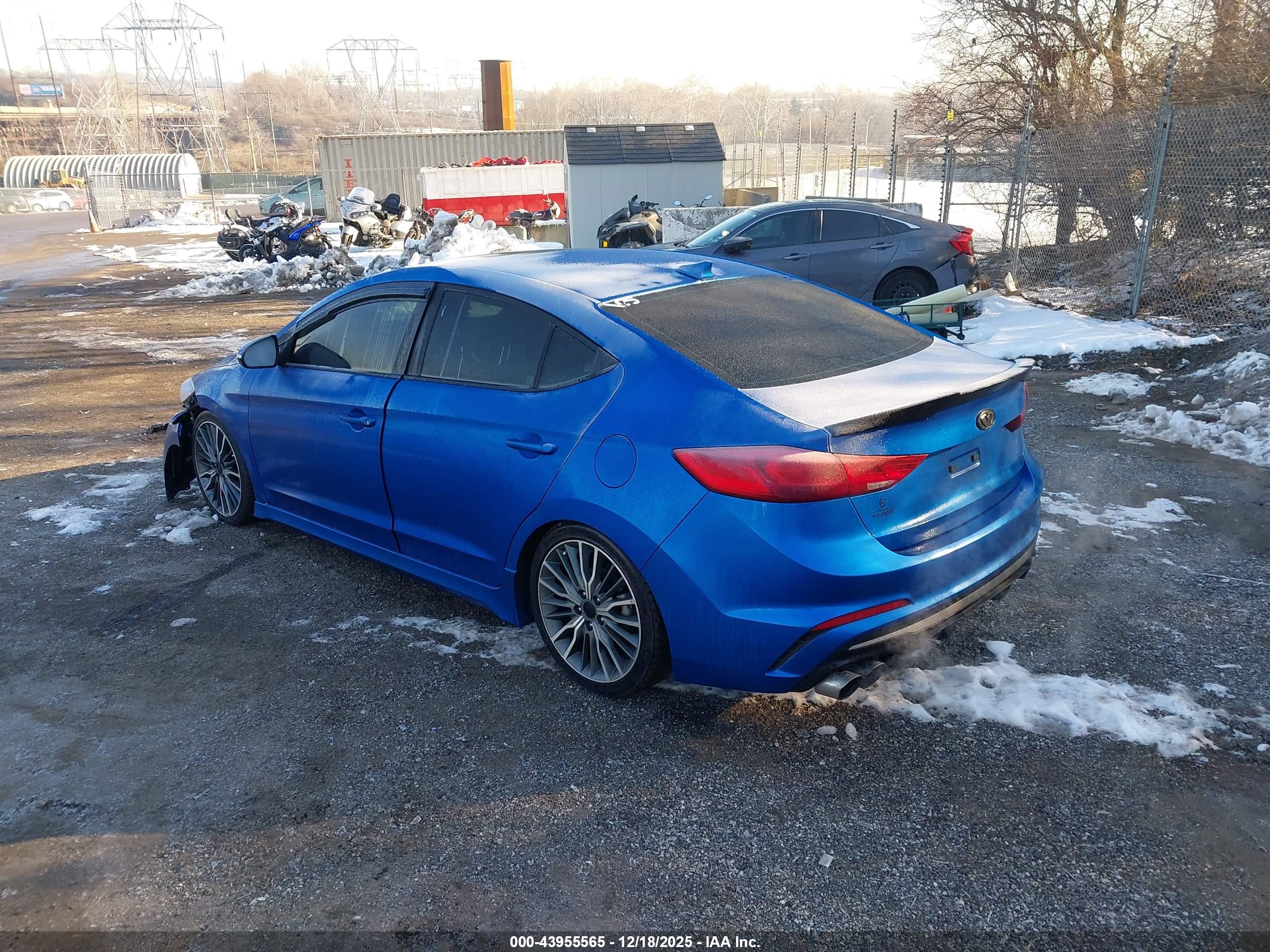 HYUNDAI ELANTRA image 3