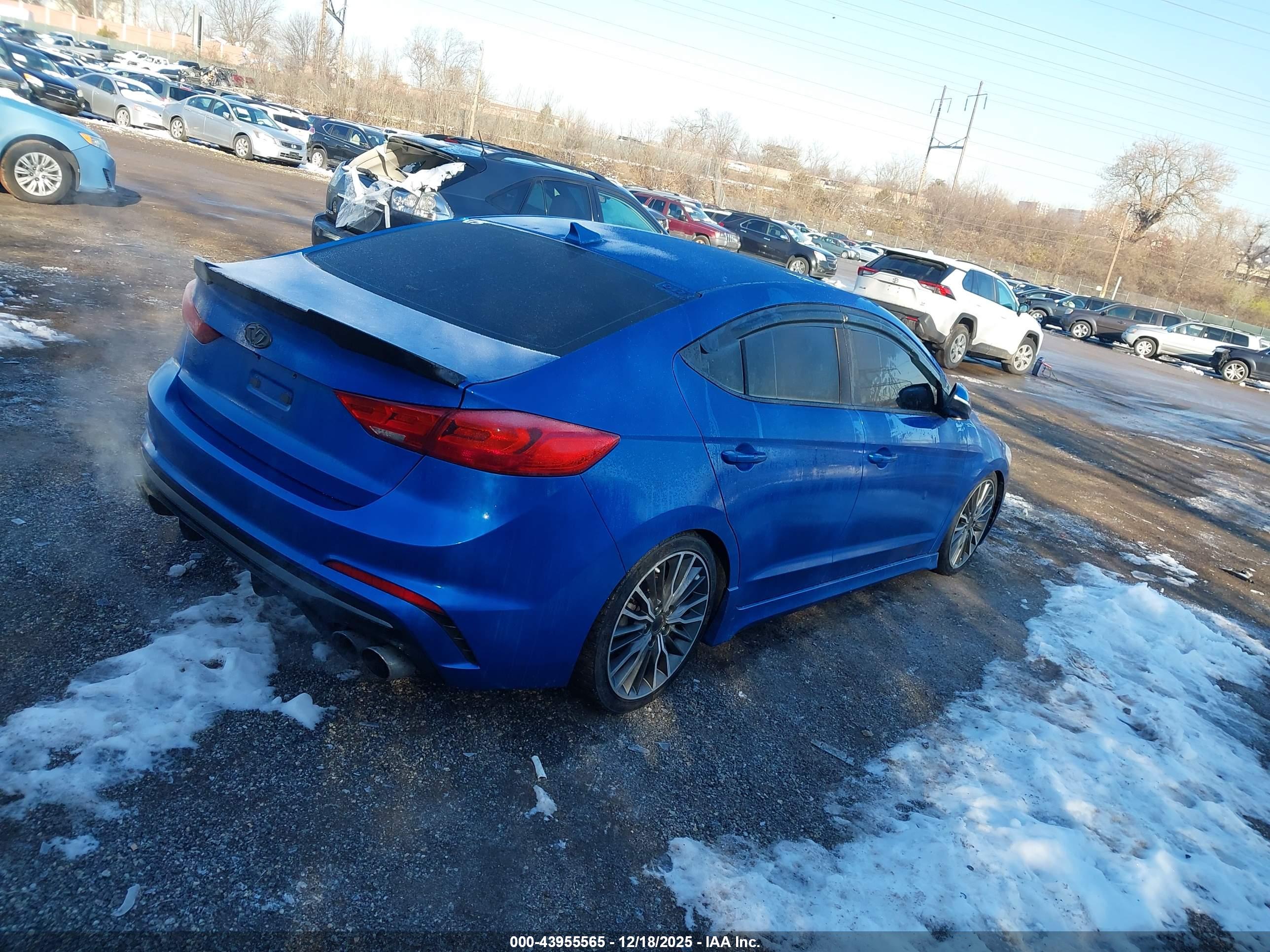 HYUNDAI ELANTRA image 4