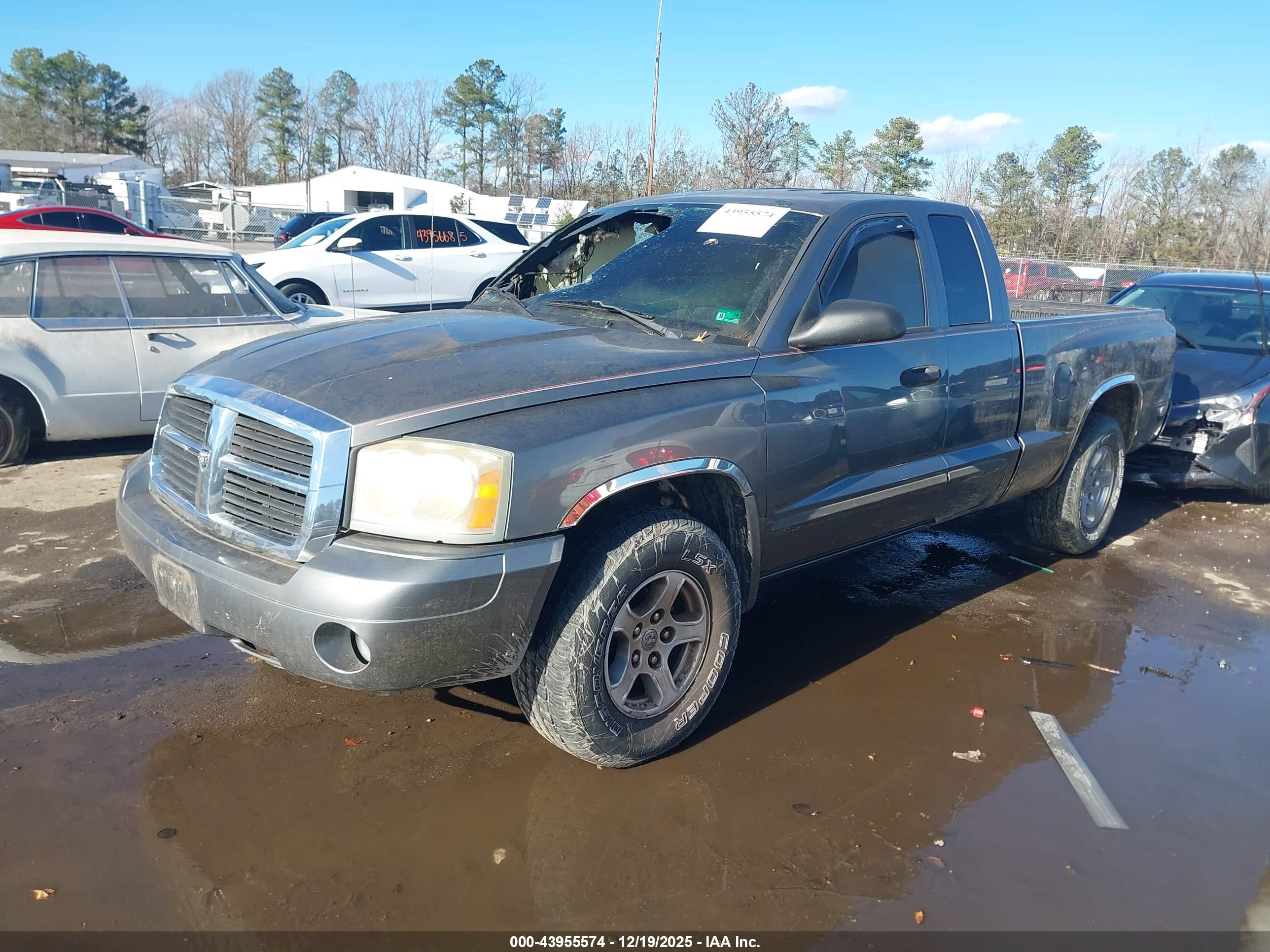 DODGE DAKOTA image 2