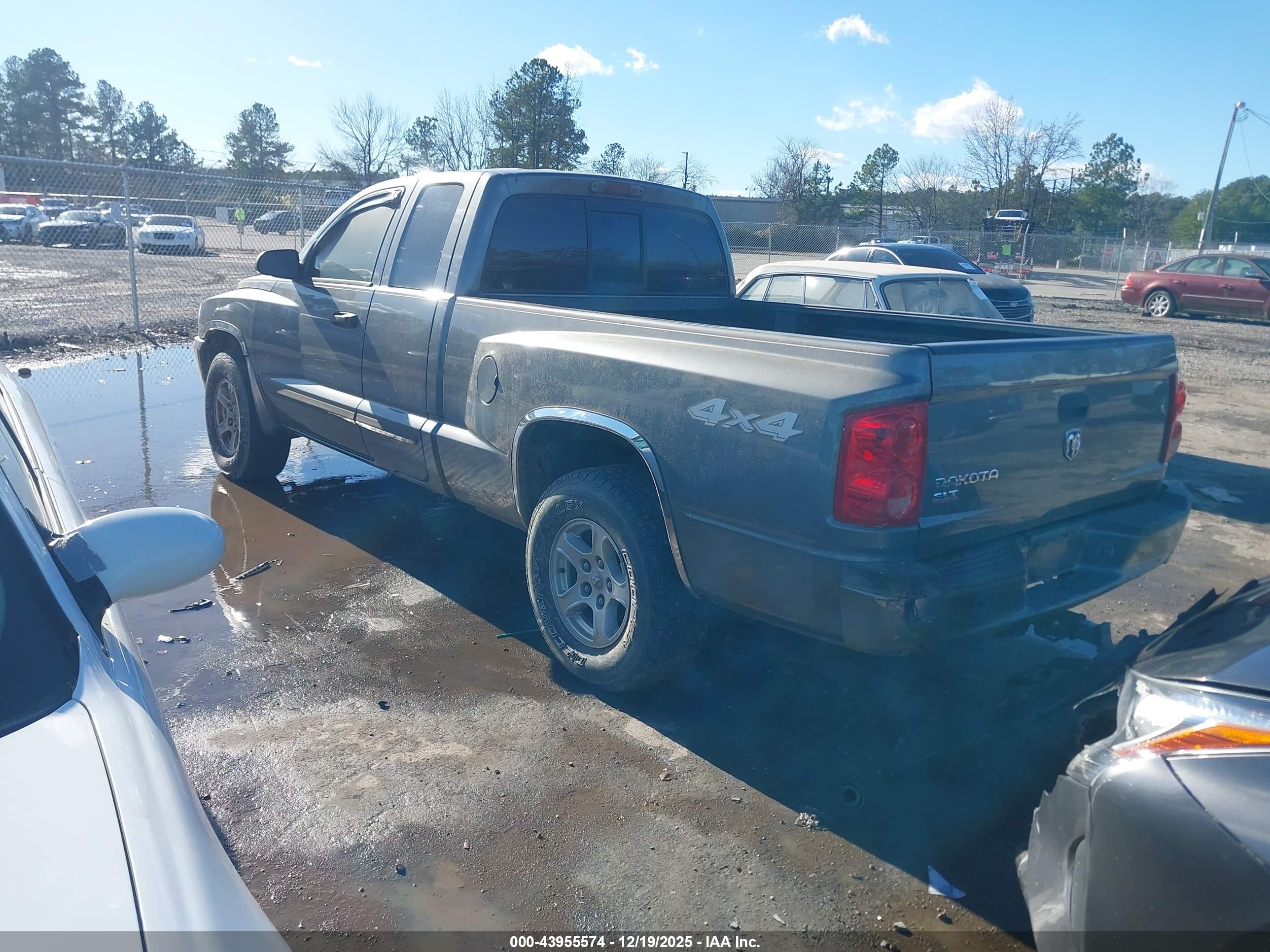 DODGE DAKOTA image 3