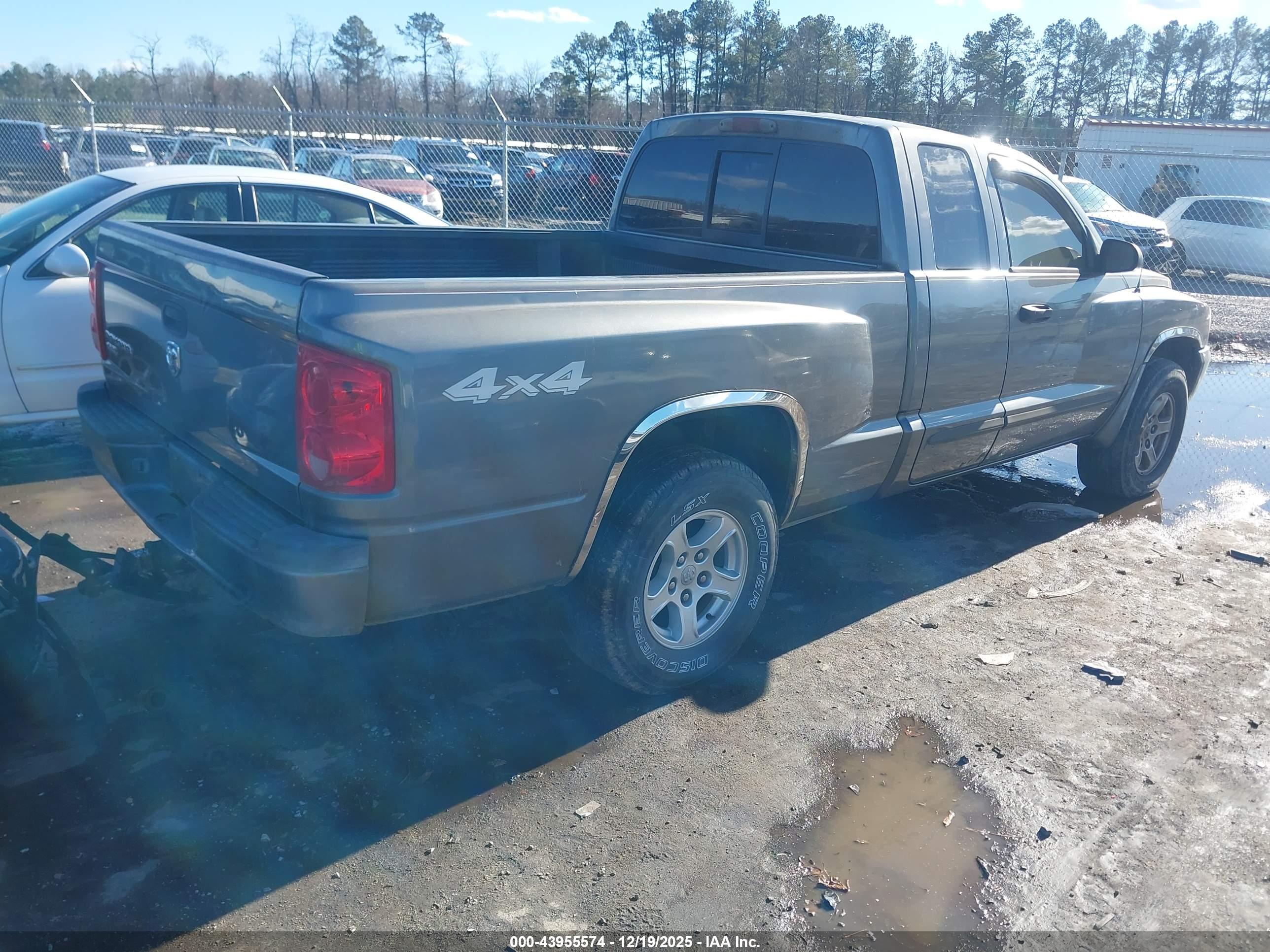 DODGE DAKOTA image 4