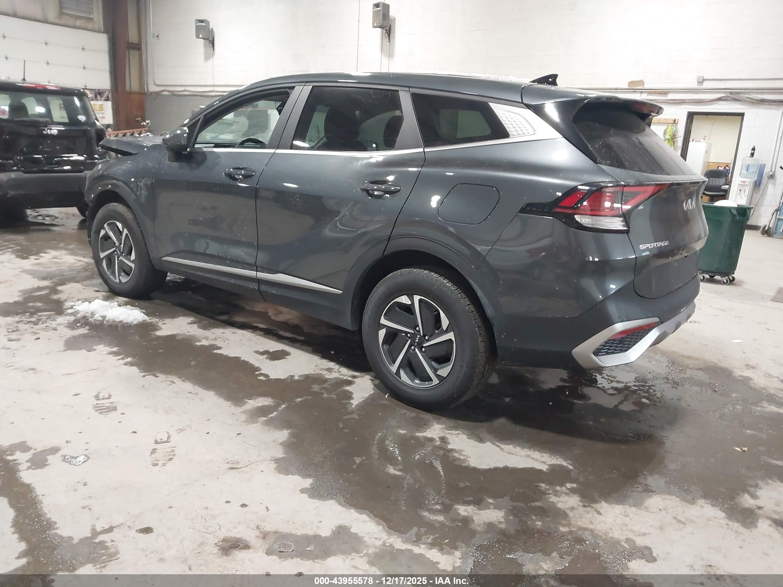 KIA SPORTAGE image 3