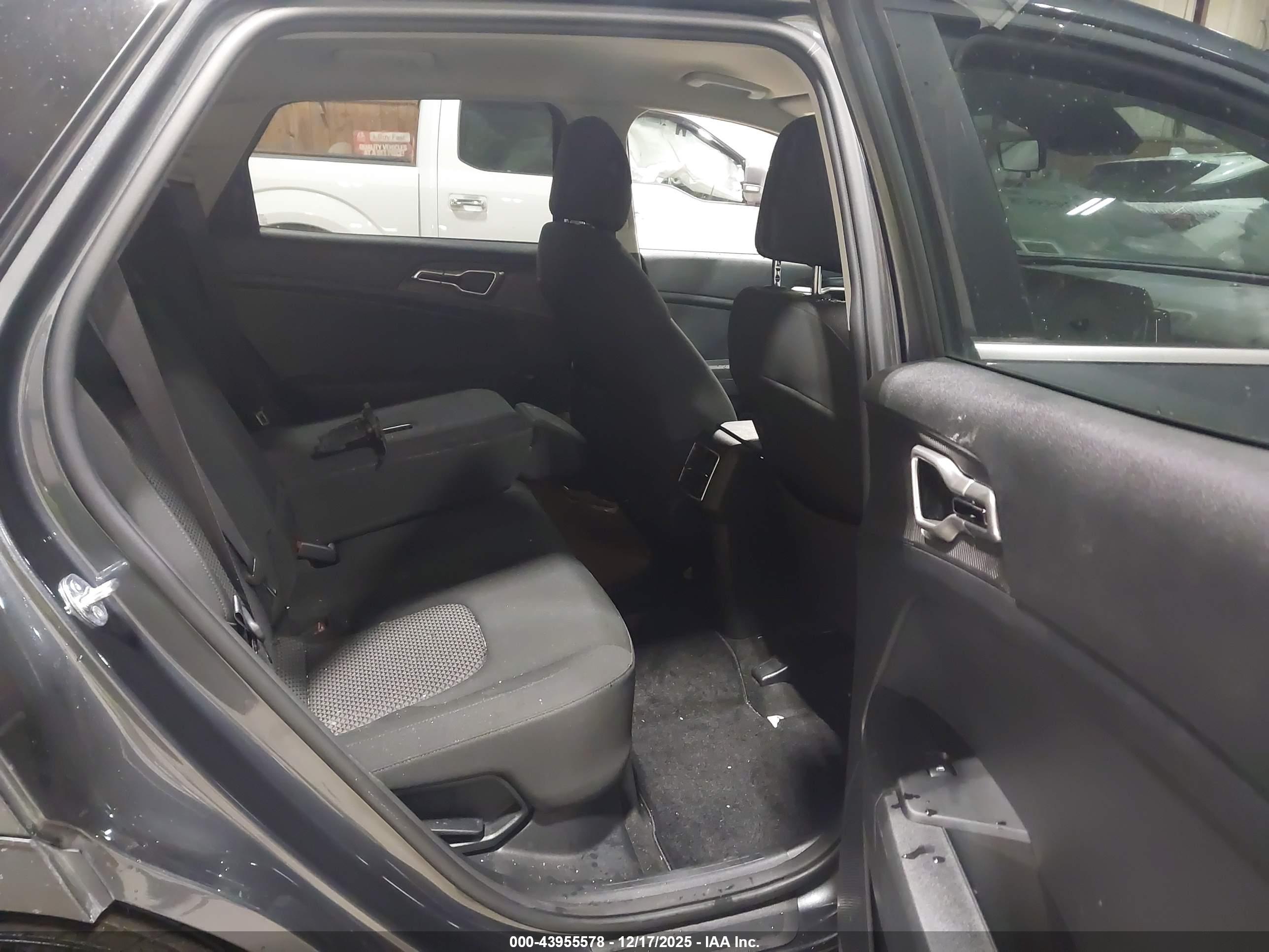 KIA SPORTAGE image 8
