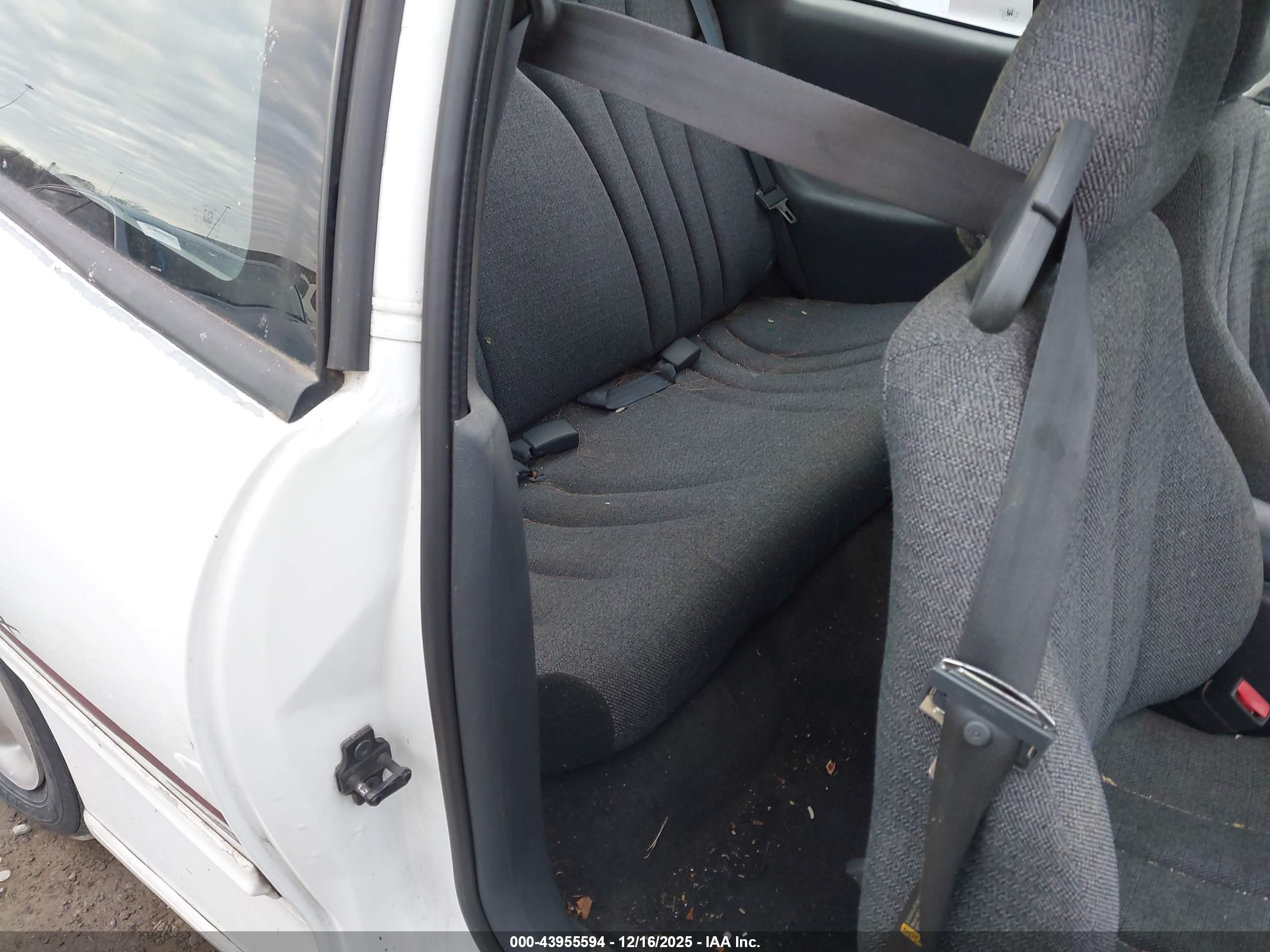 PONTIAC SUNFIRE image 8