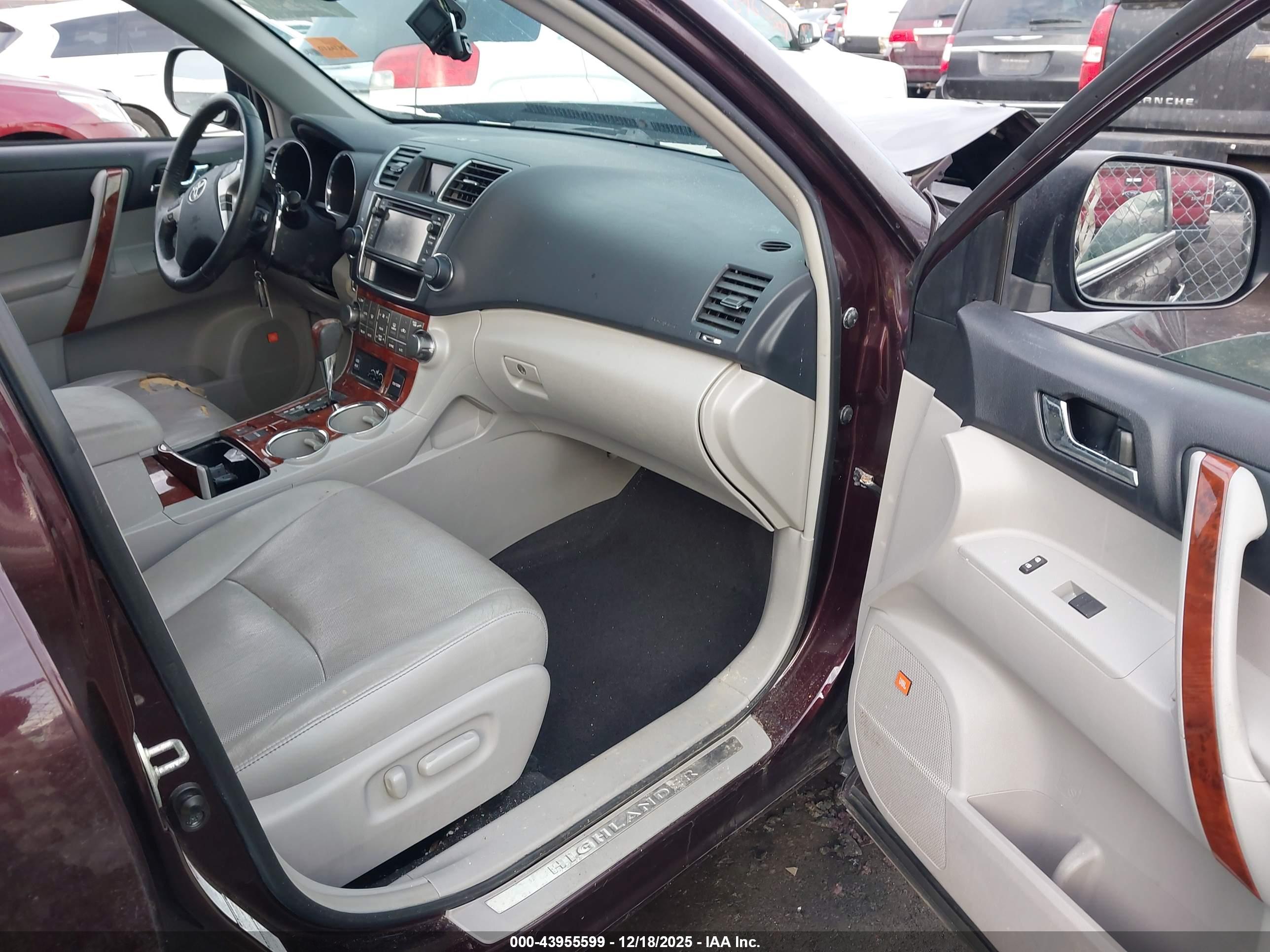 TOYOTA HIGHLANDER image 5