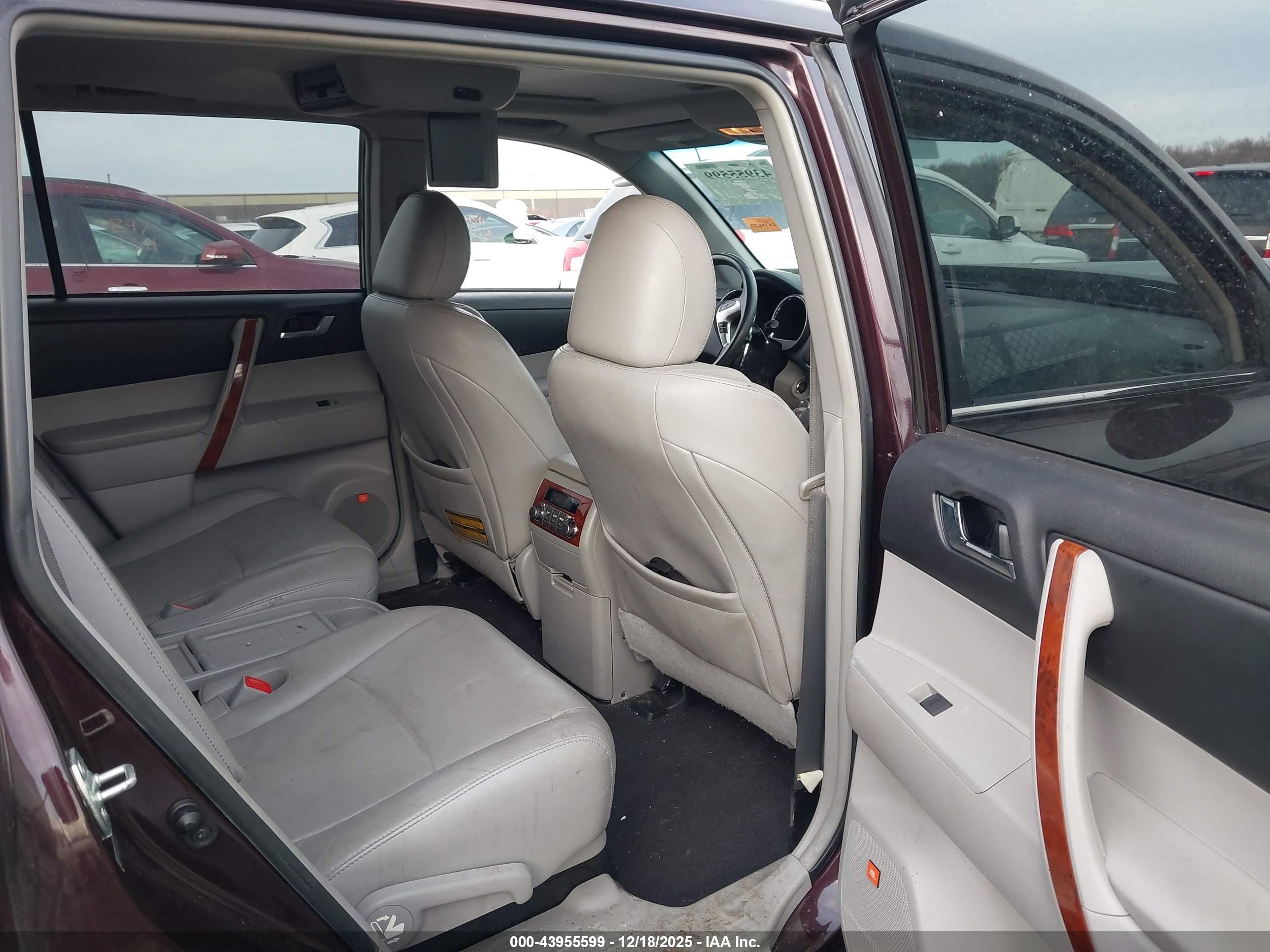 TOYOTA HIGHLANDER image 8
