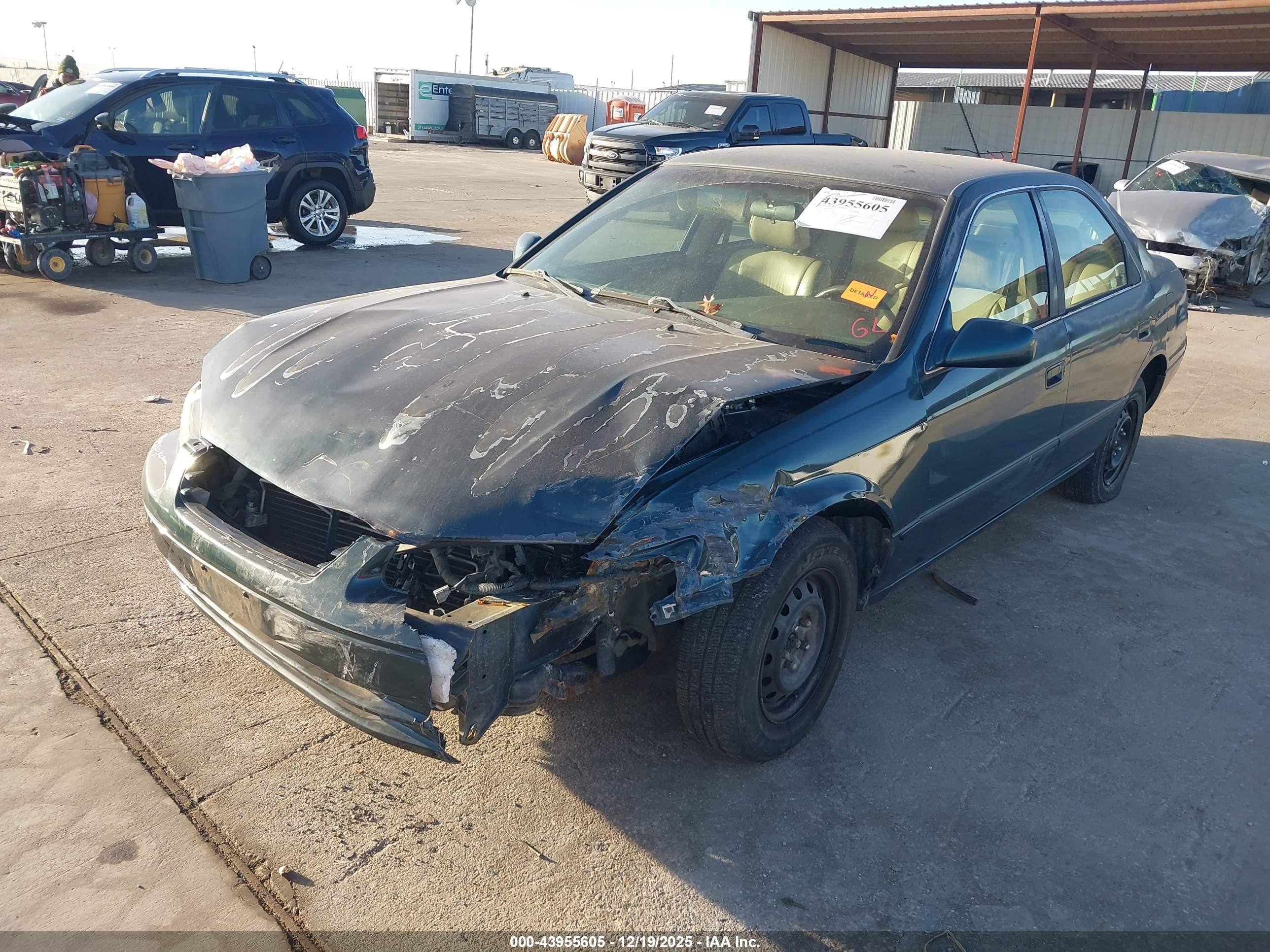 TOYOTA CAMRY image 2