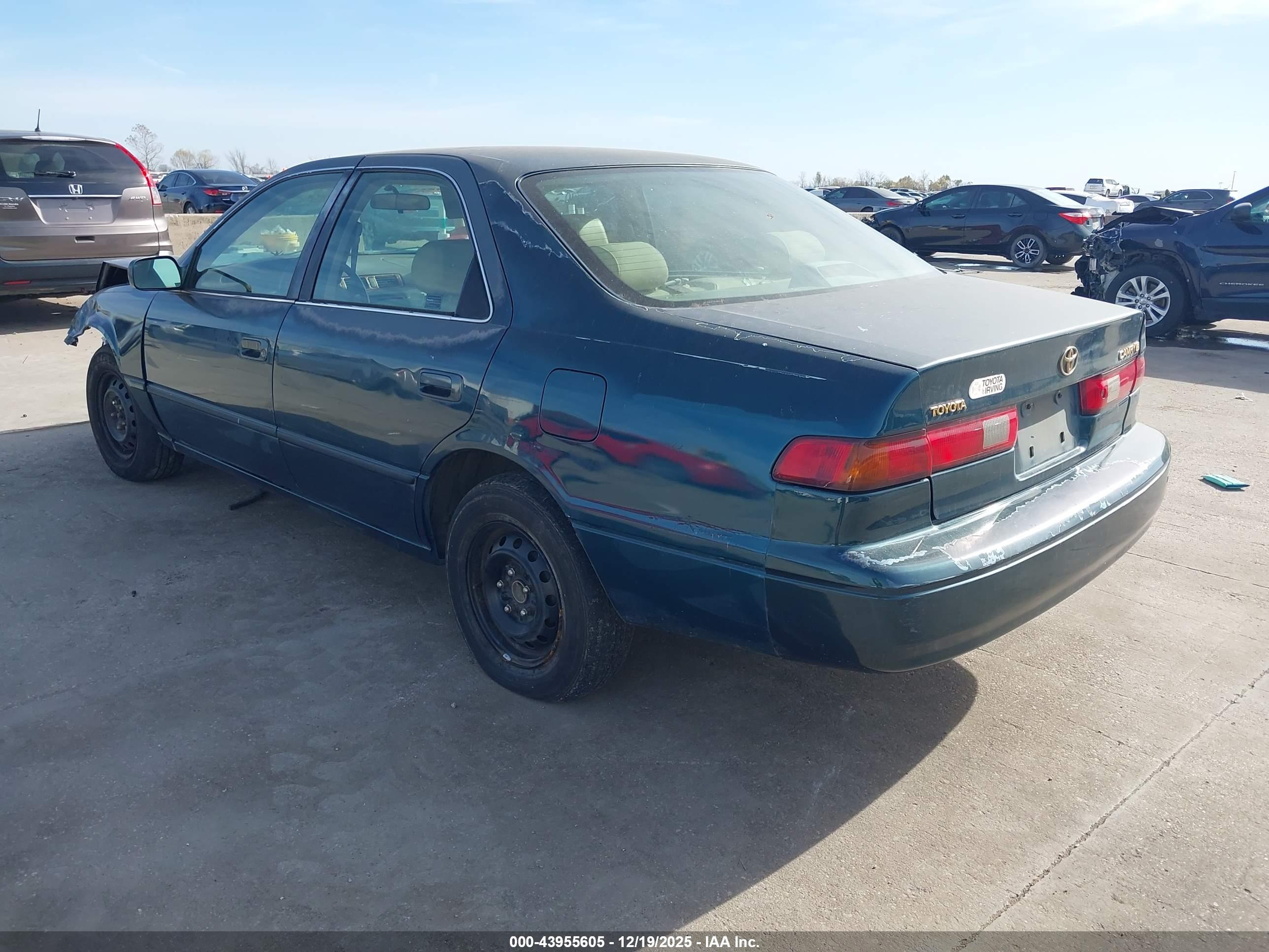 TOYOTA CAMRY image 3