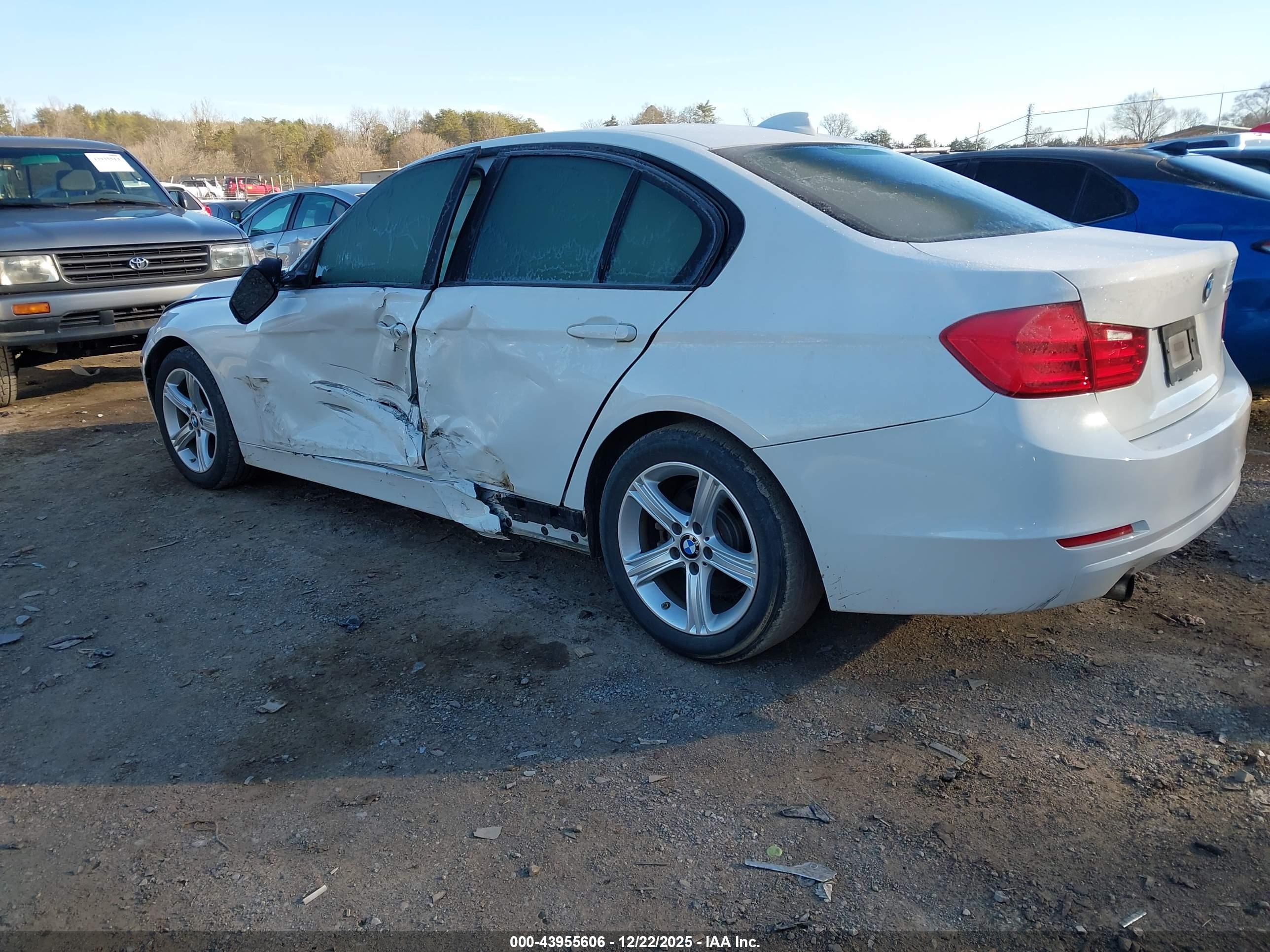 BMW 320I image 3