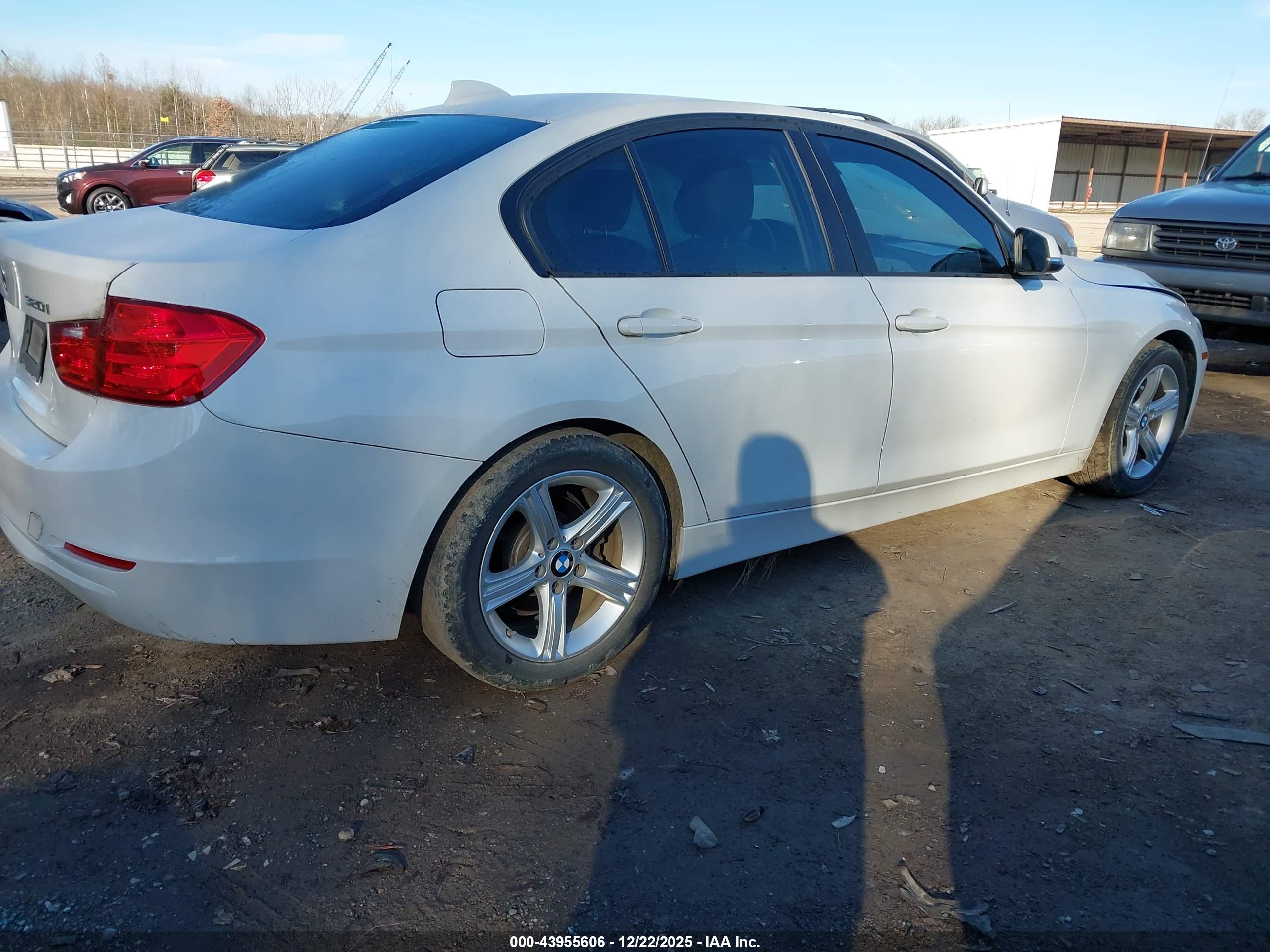 BMW 320I image 4