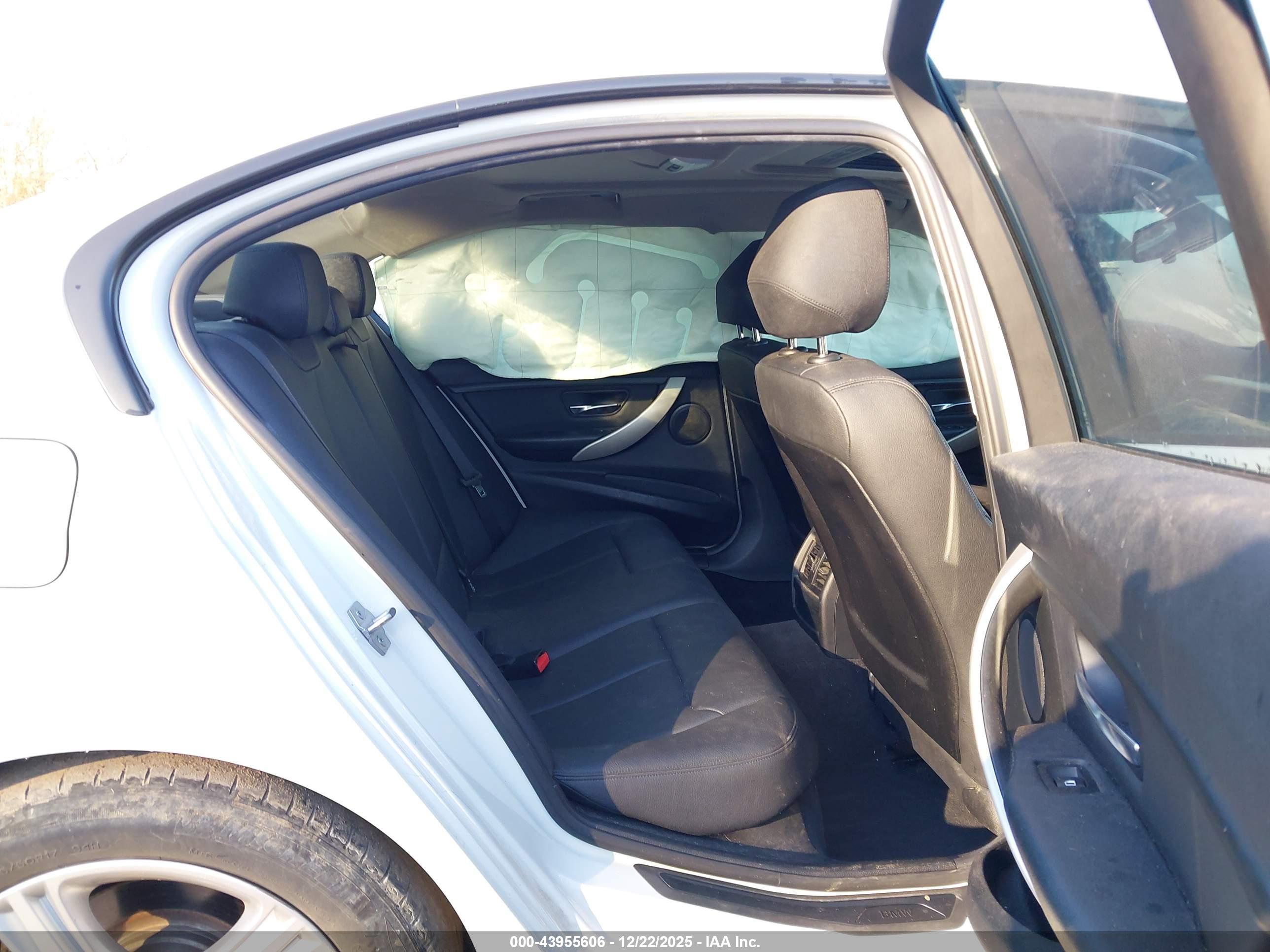 BMW 320I image 8