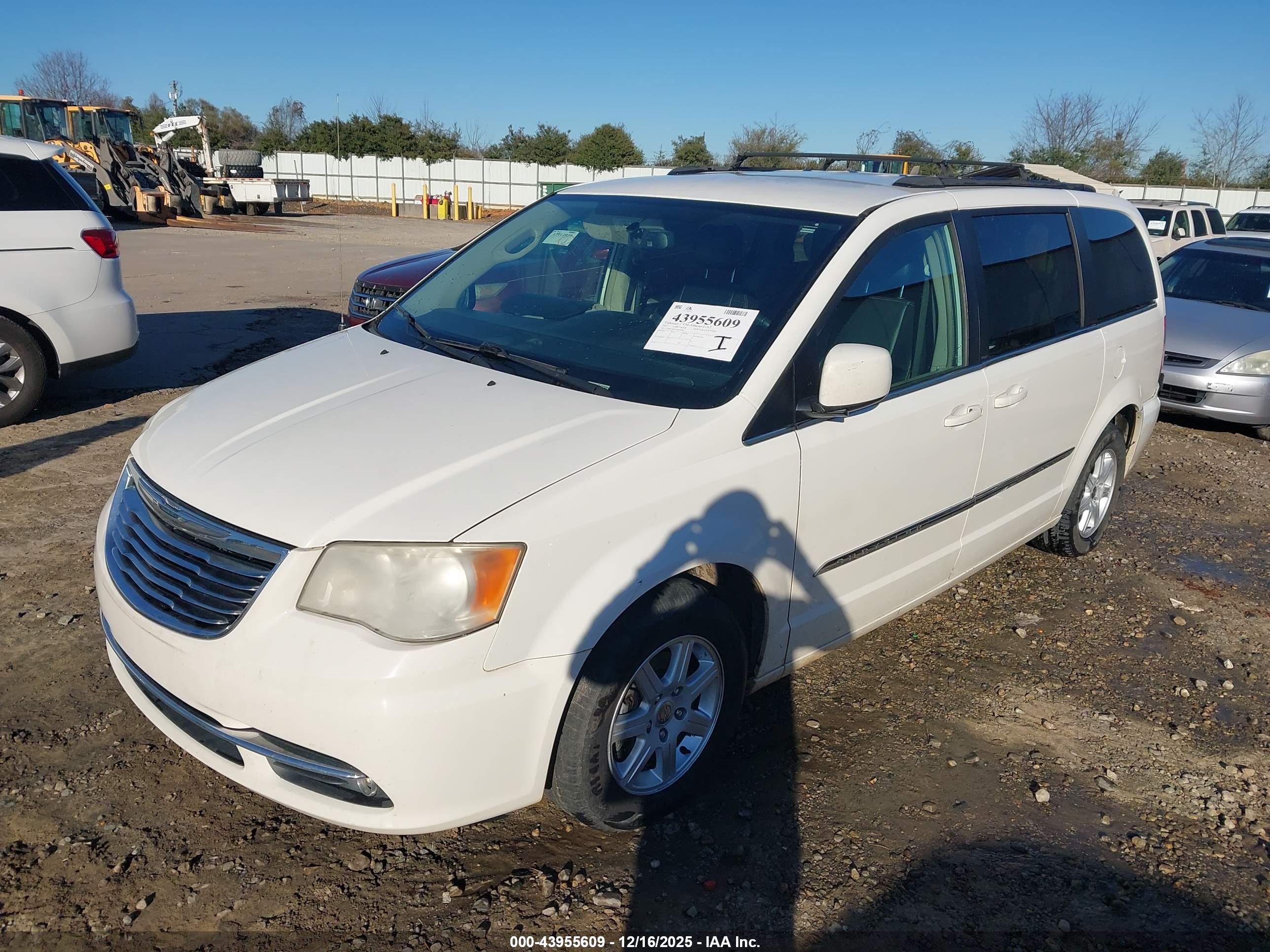 CHRYSLER TOWN image 2
