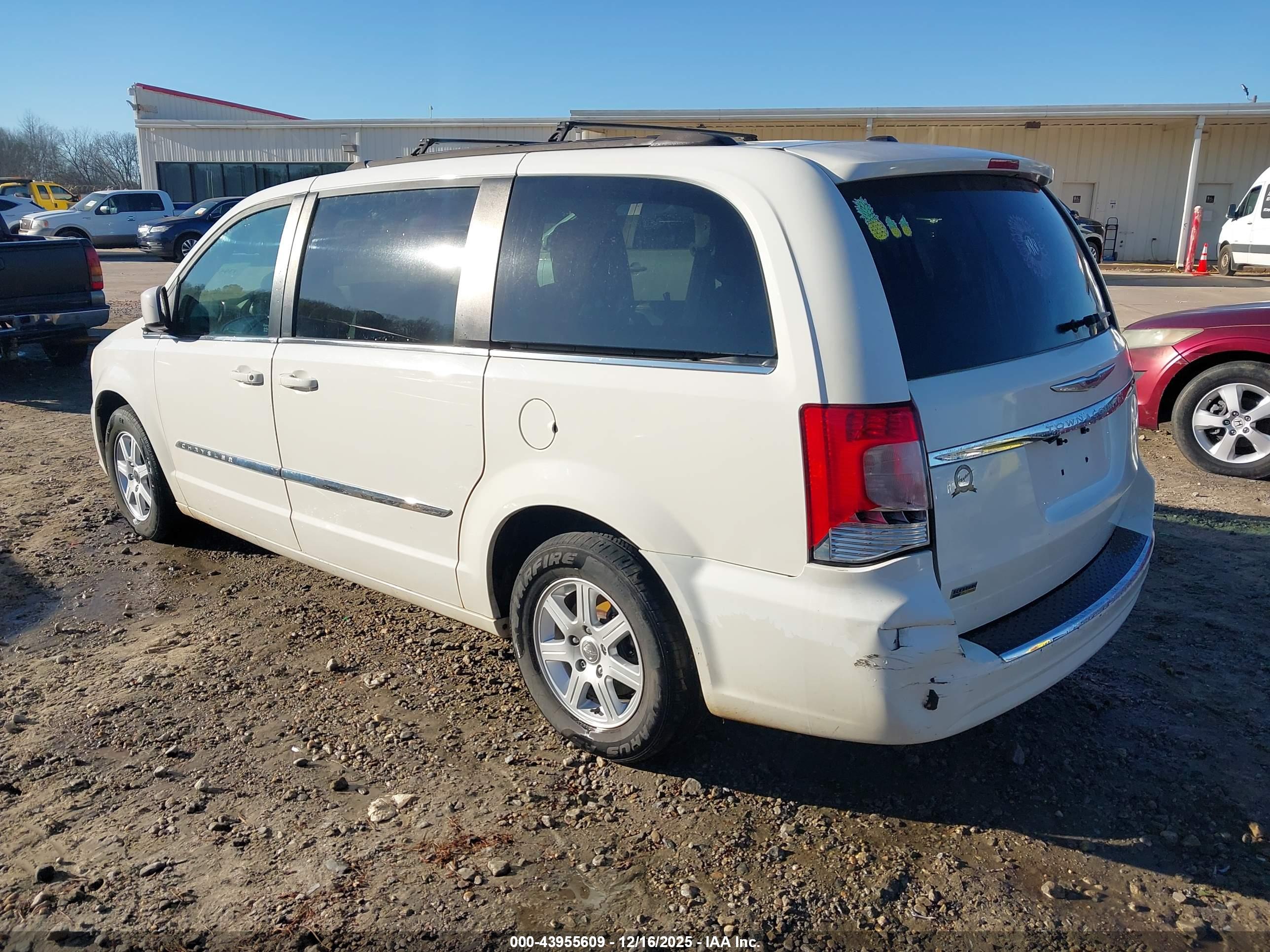 CHRYSLER TOWN image 3