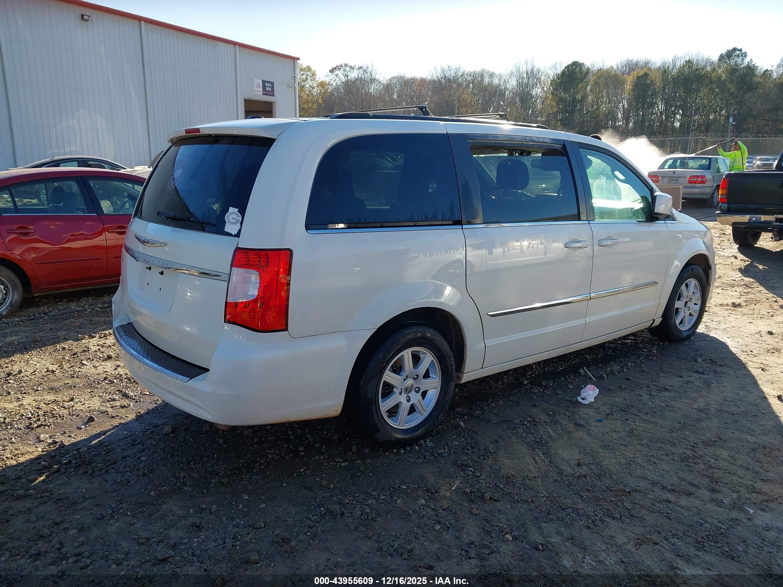 CHRYSLER TOWN image 4