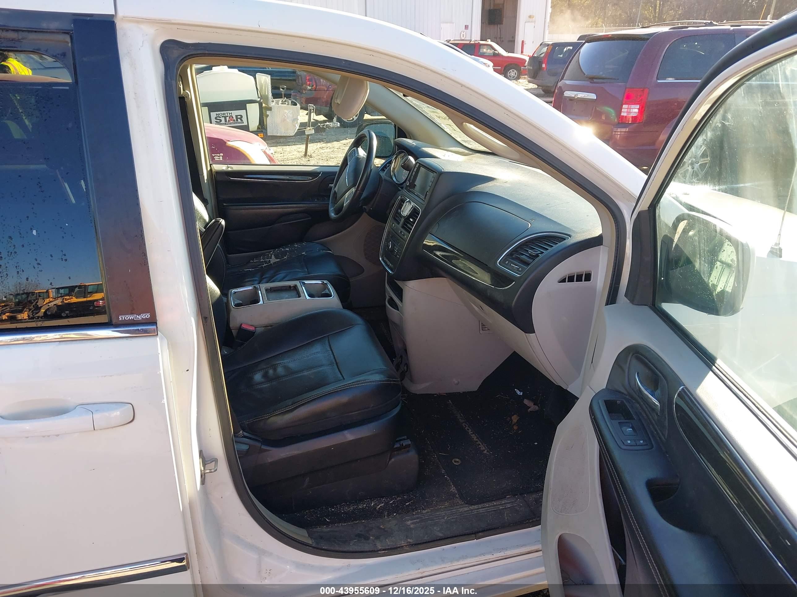 CHRYSLER TOWN image 5