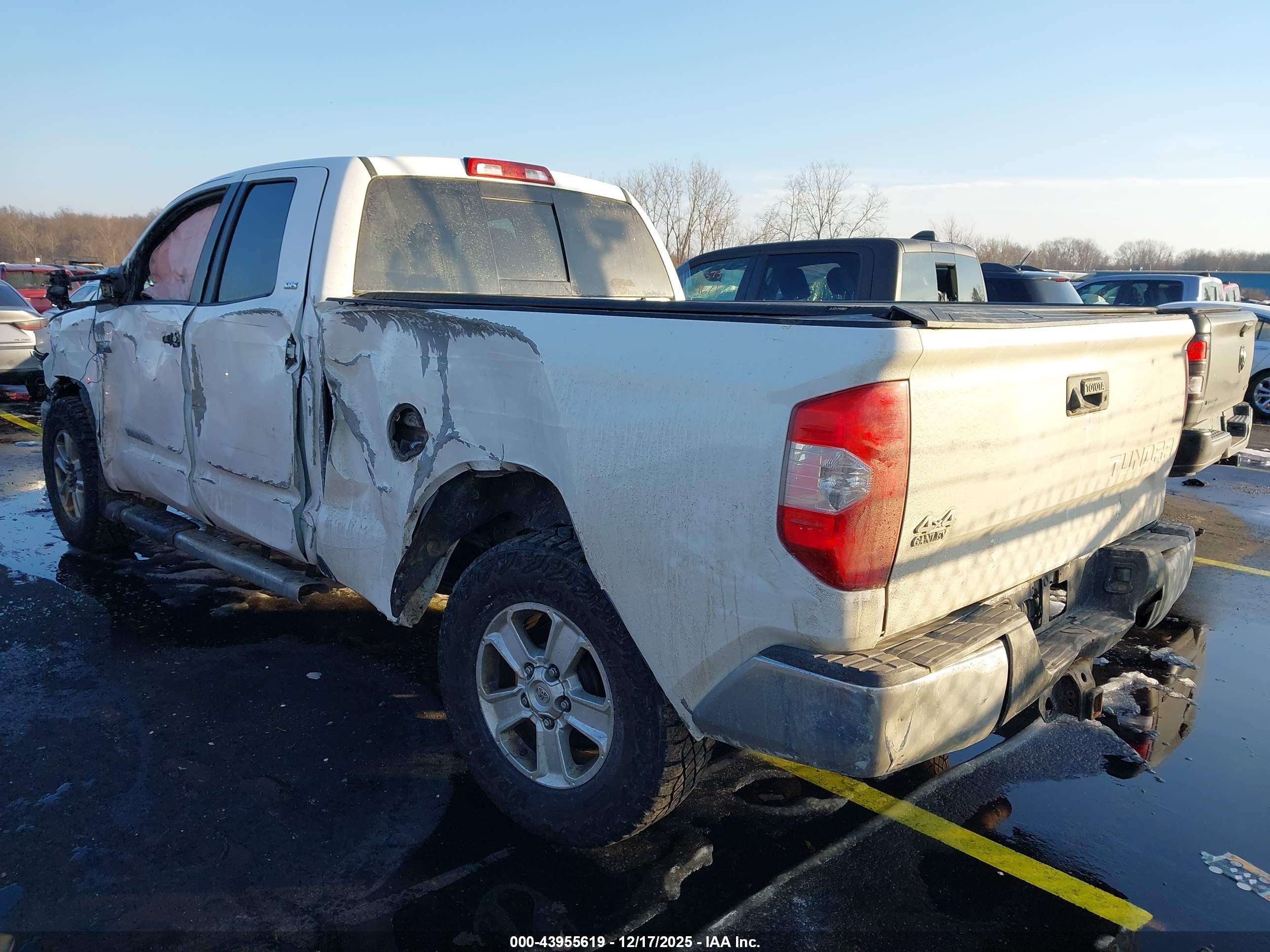 TOYOTA TUNDRA image 3