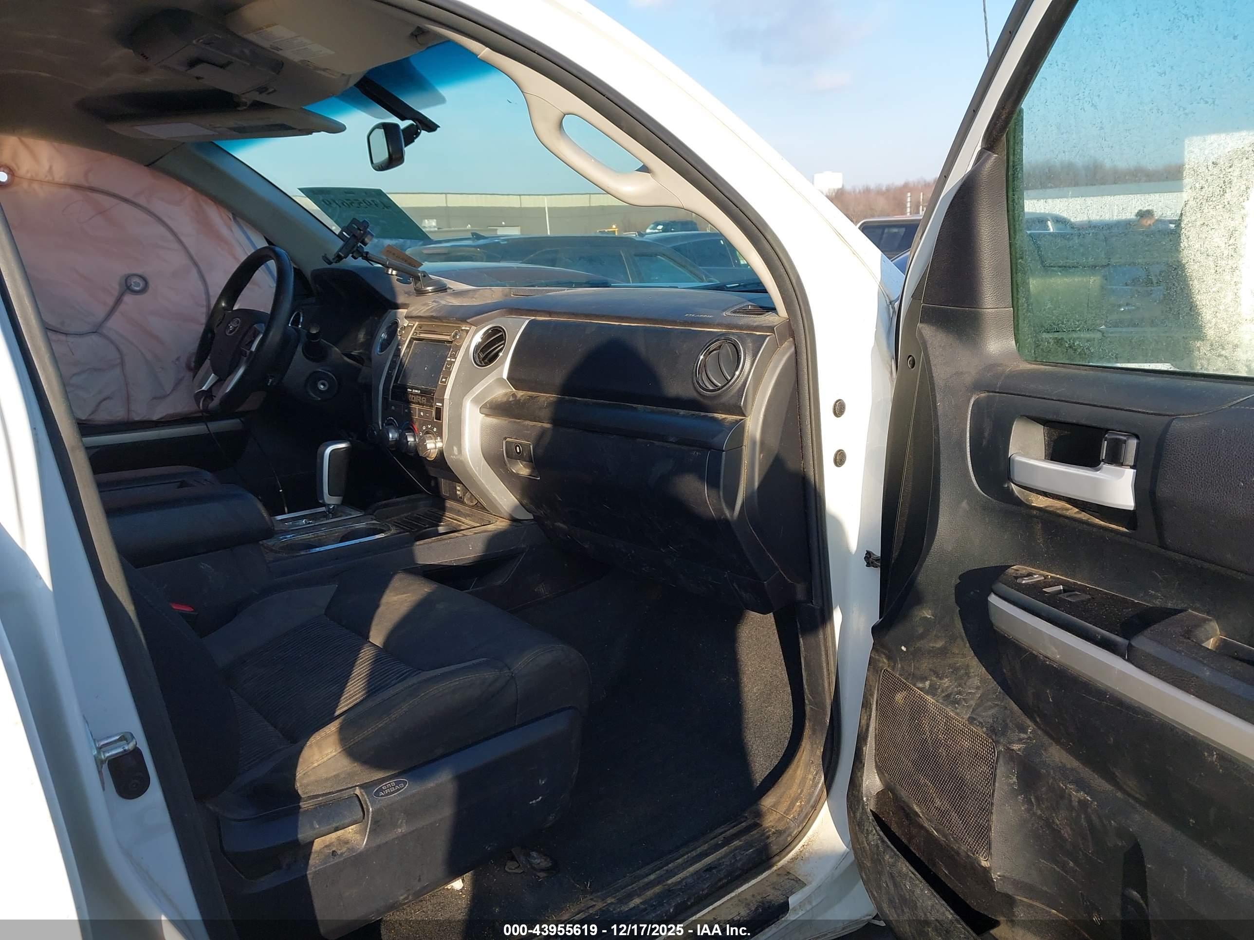 TOYOTA TUNDRA image 5