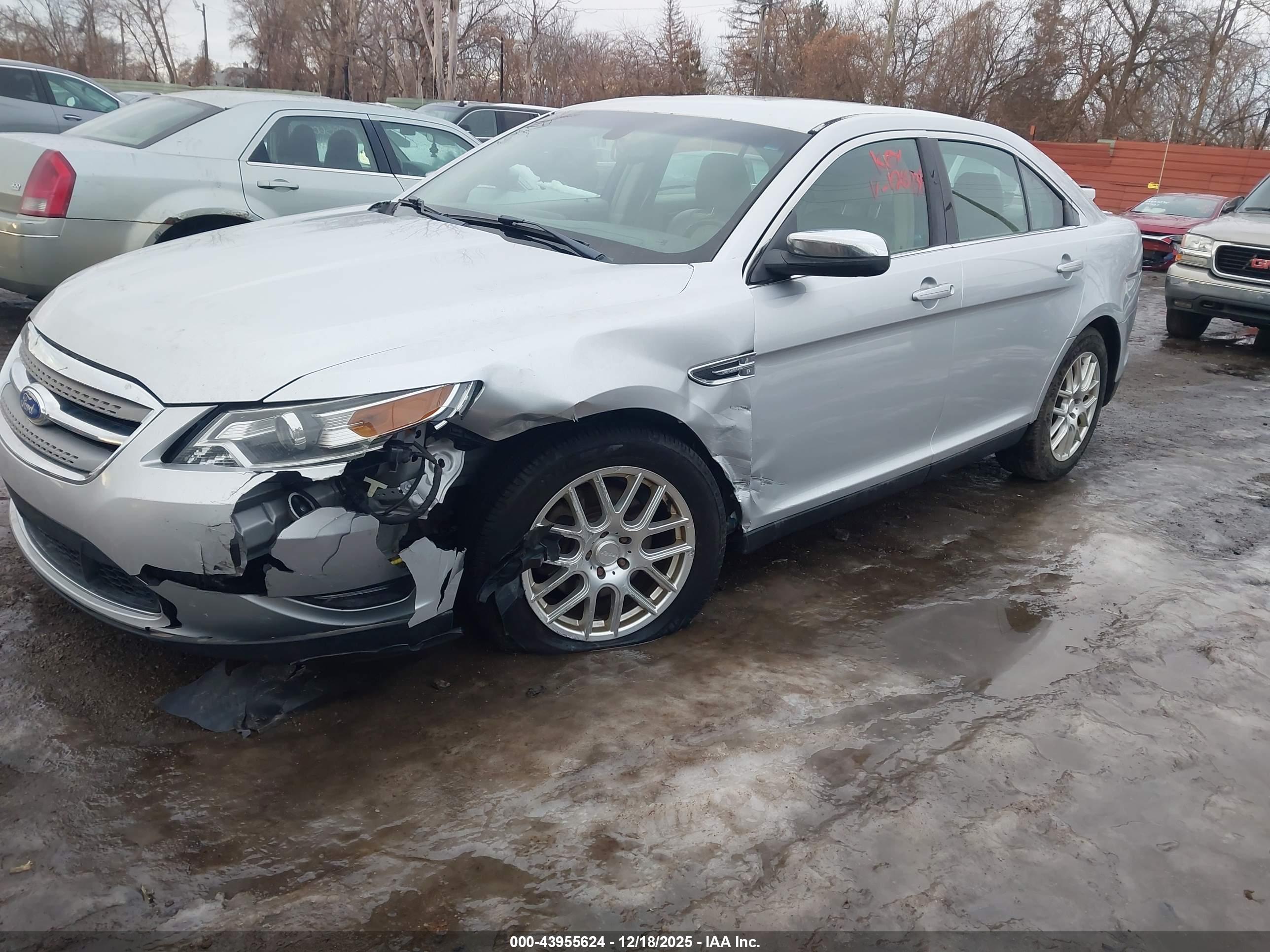 FORD TAURUS image 2
