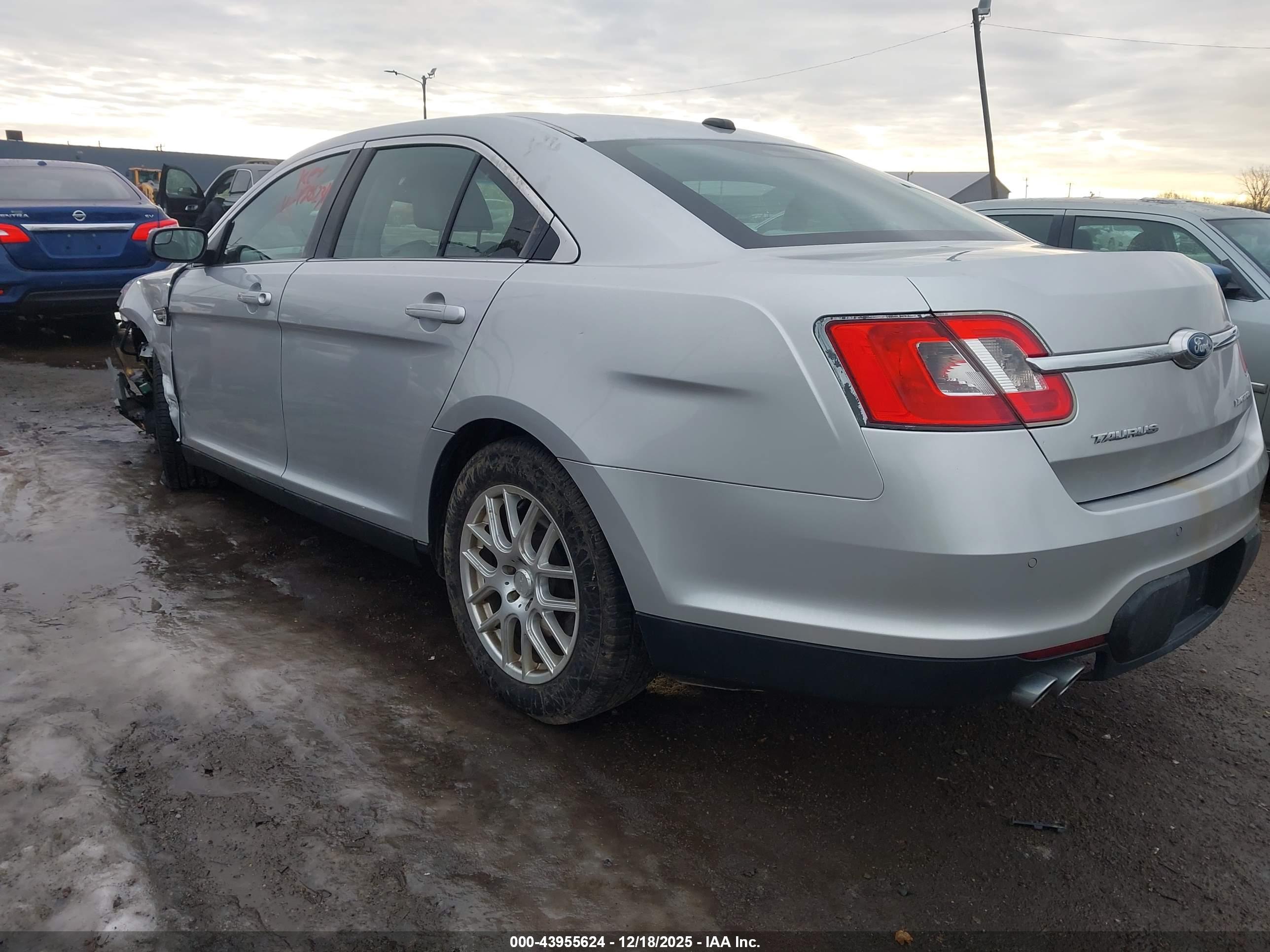 FORD TAURUS image 3