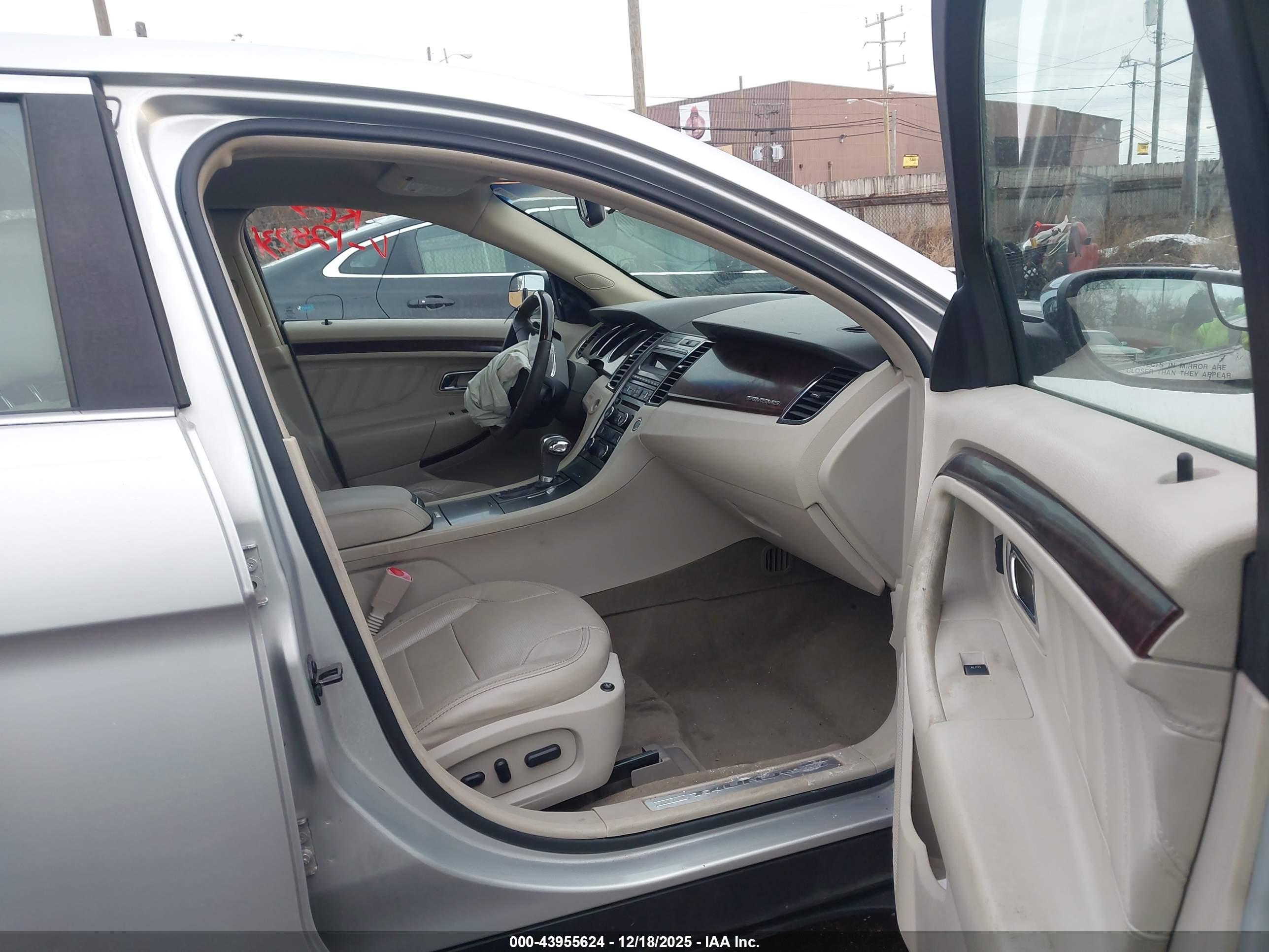FORD TAURUS image 5