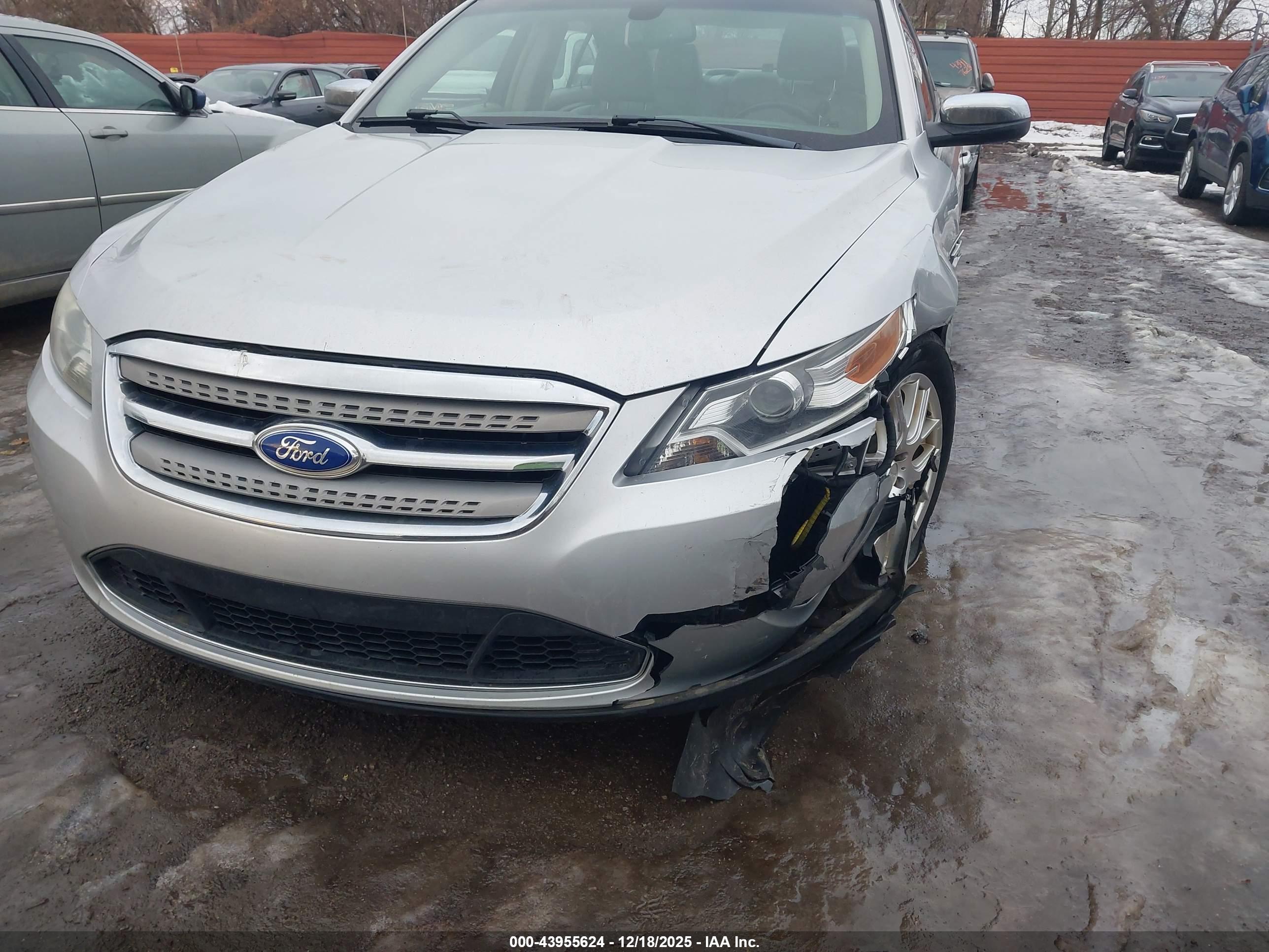 FORD TAURUS image 6