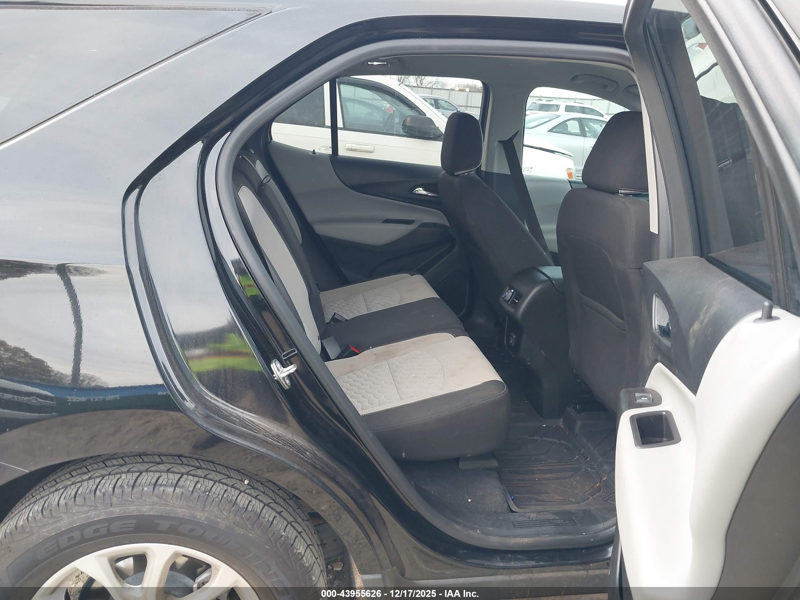 CHEVROLET EQUINOX image 8