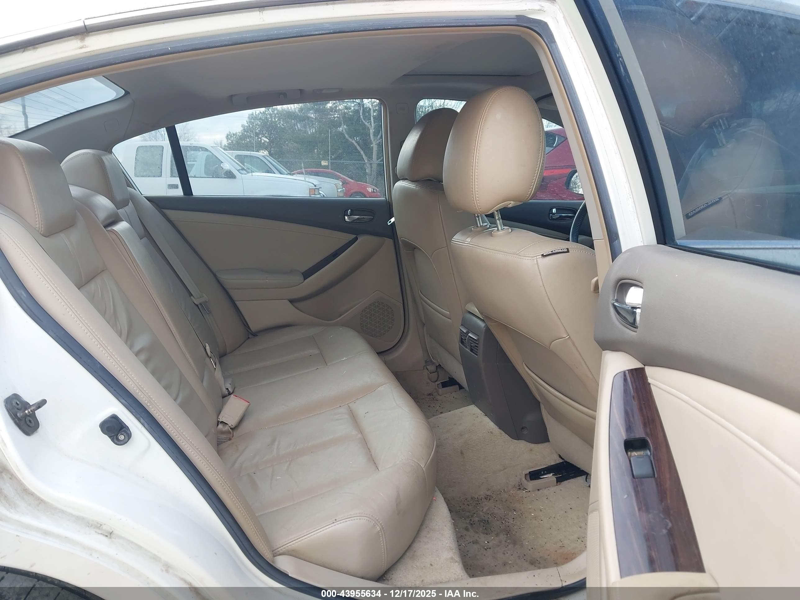NISSAN ALTIMA image 8