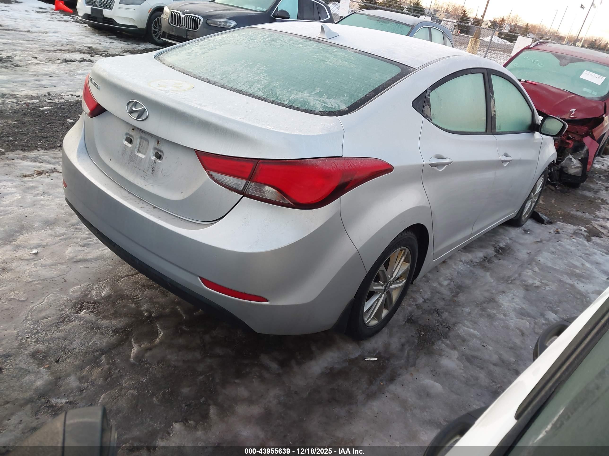HYUNDAI ELANTRA image 4