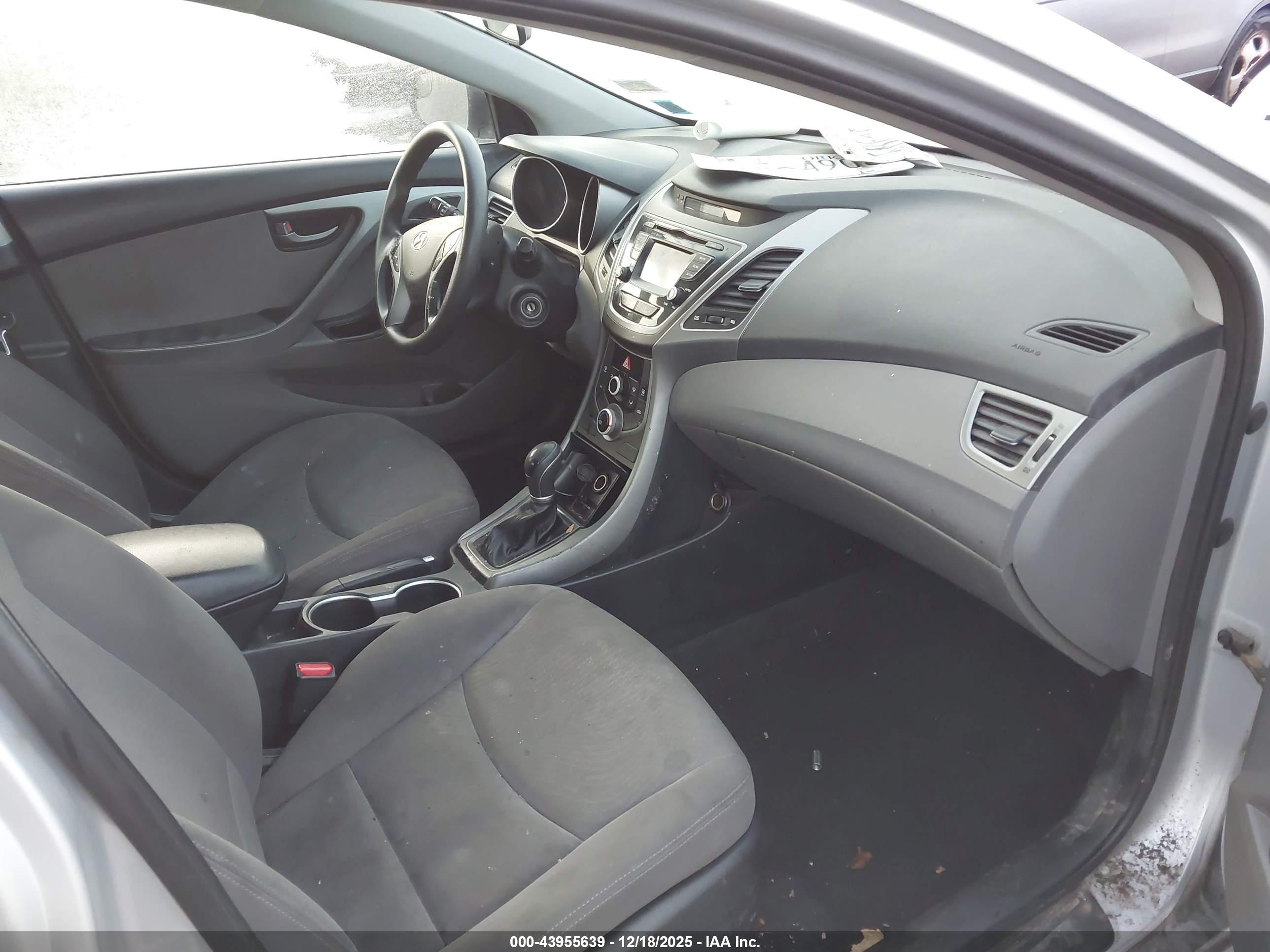 HYUNDAI ELANTRA image 5