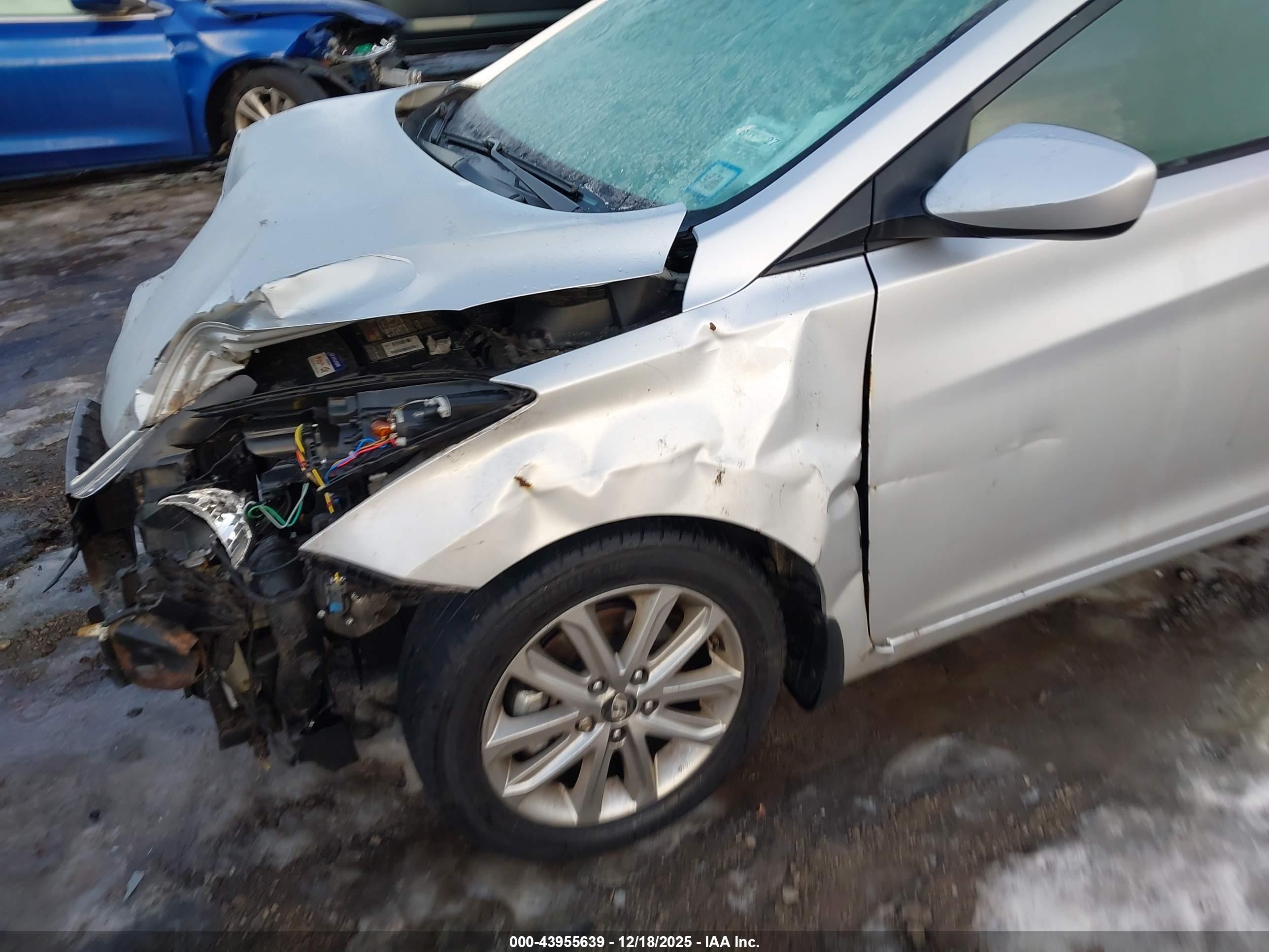 HYUNDAI ELANTRA image 6