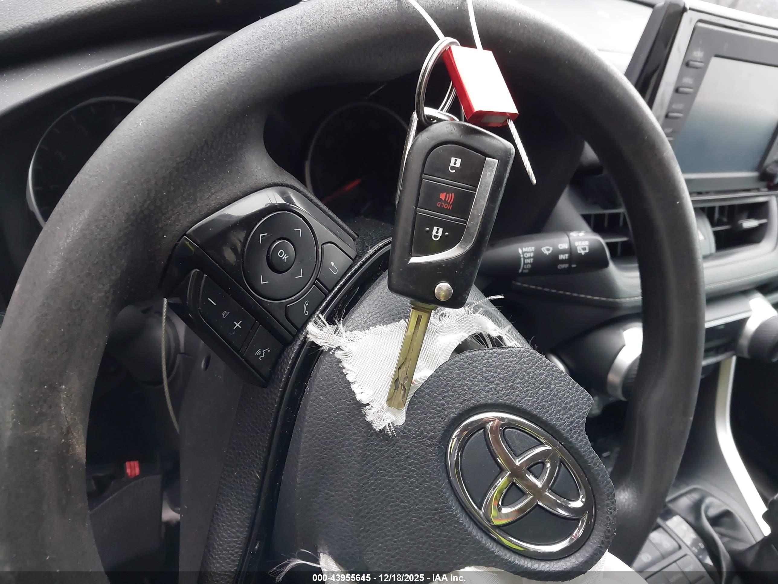TOYOTA RAV4 image 11
