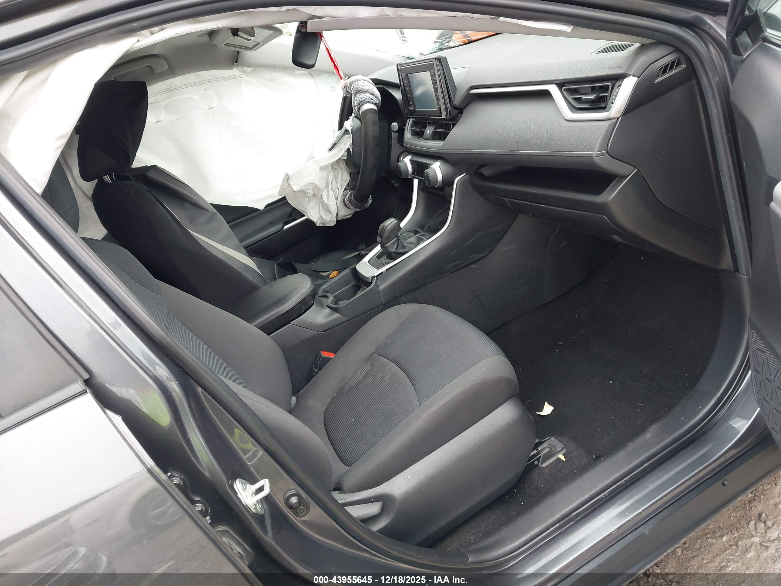 TOYOTA RAV4 image 5
