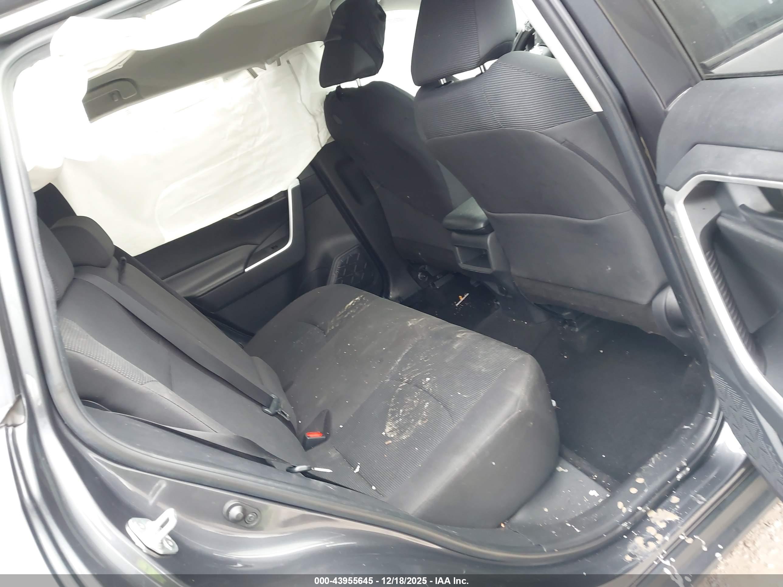 TOYOTA RAV4 image 8