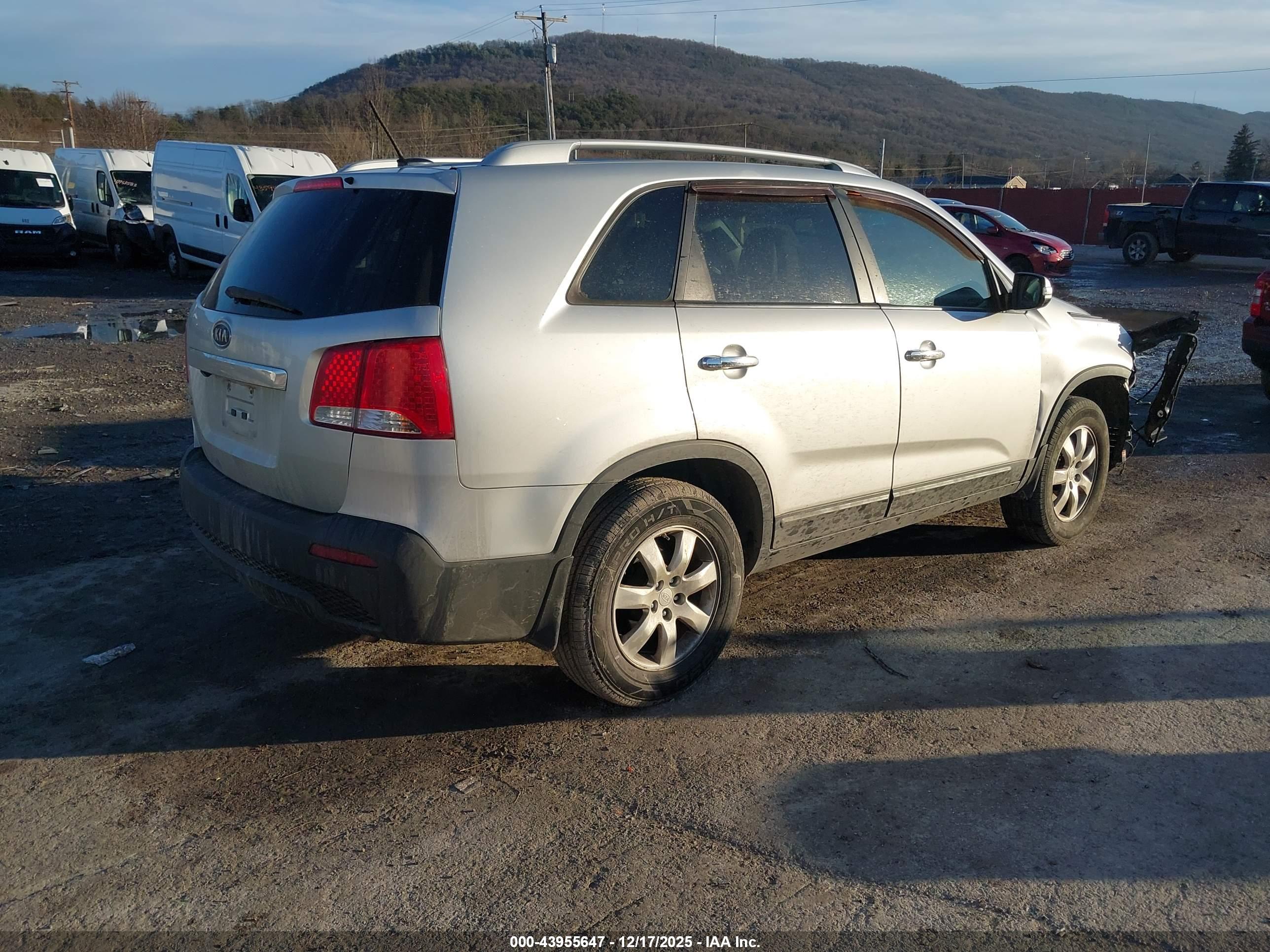 KIA SORENTO image 4