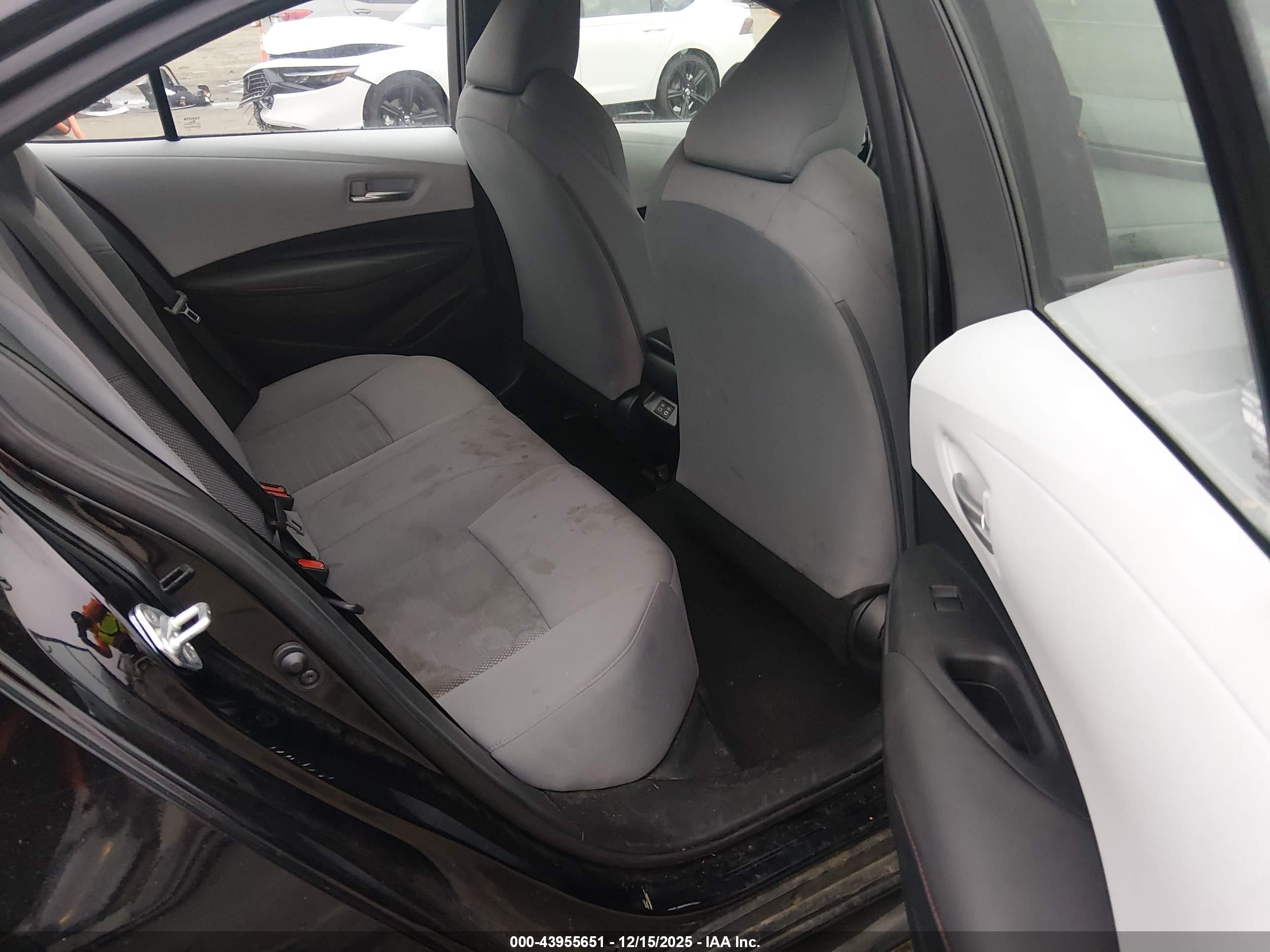 TOYOTA COROLLA image 8