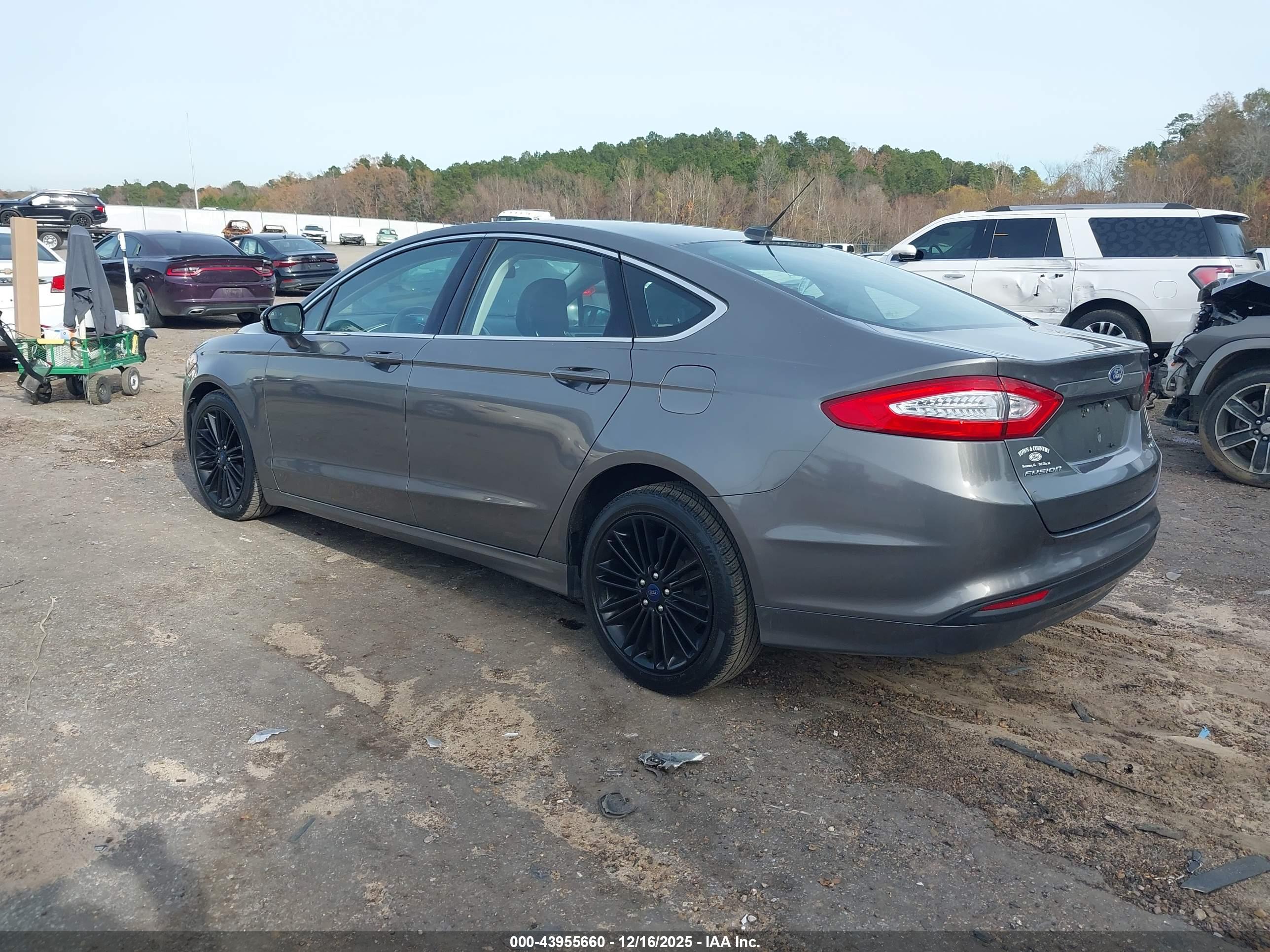 FORD FUSION image 3
