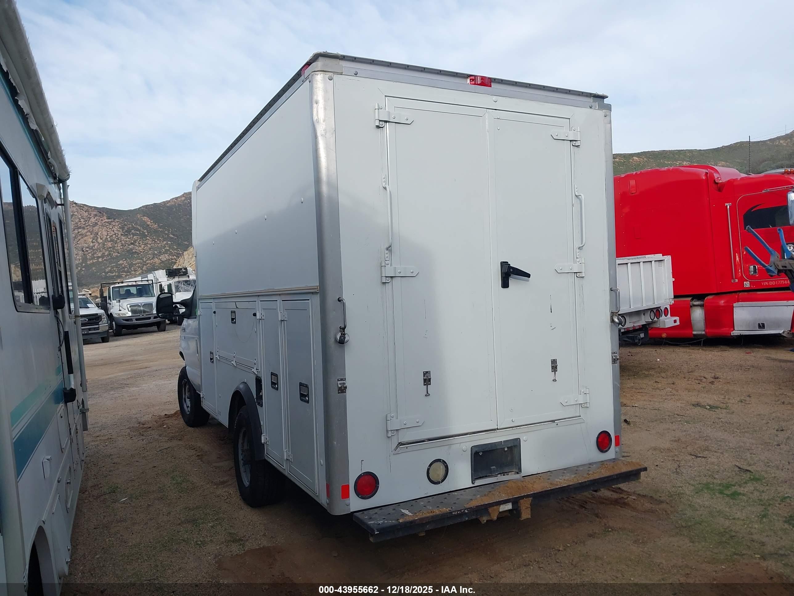 FORD E-350 image 3