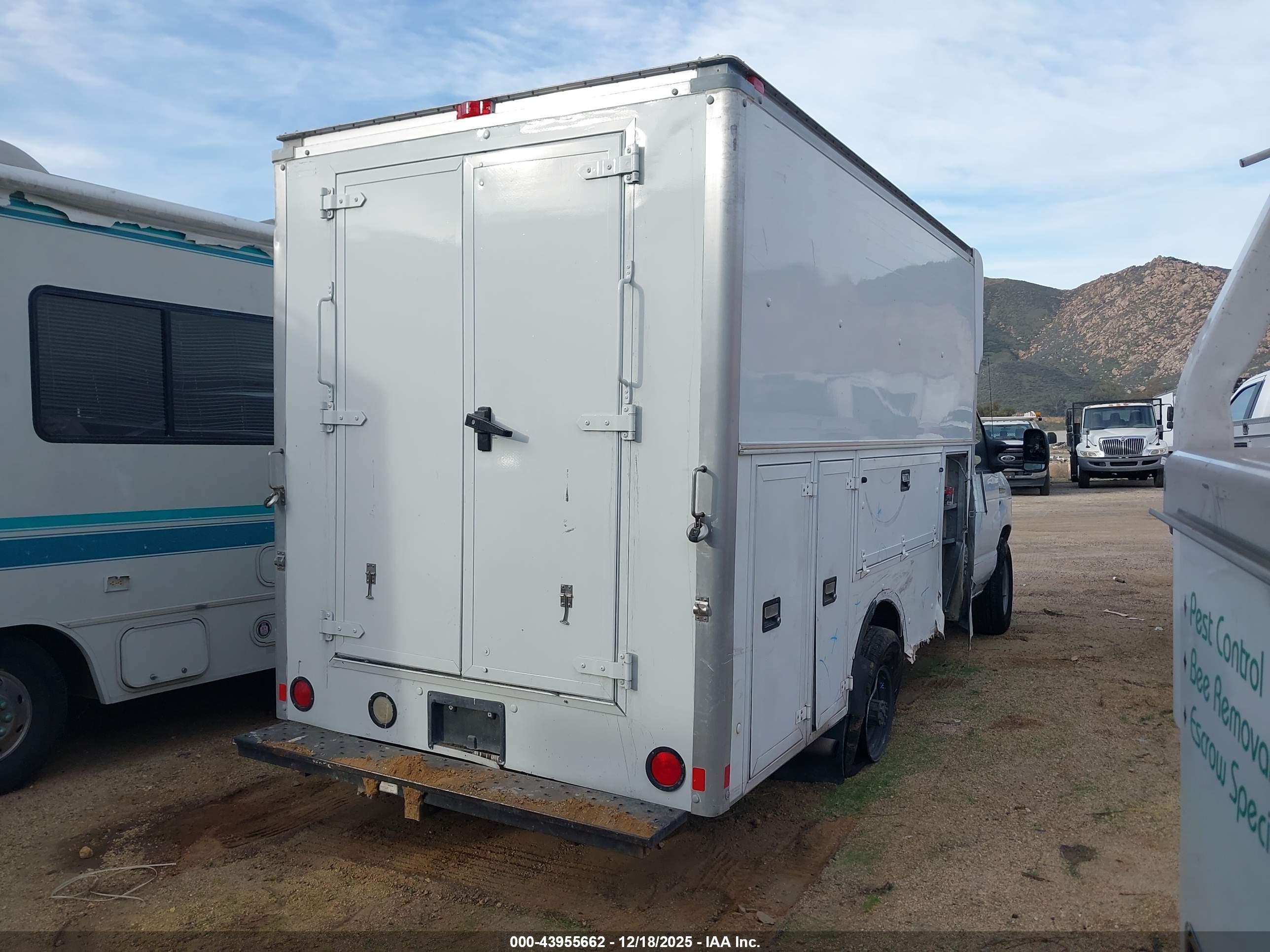 FORD E-350 image 4