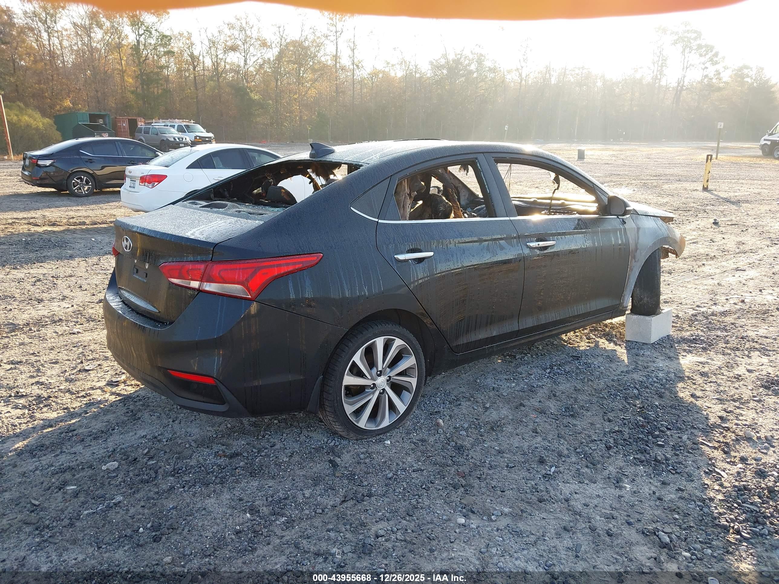 HYUNDAI ACCENT image 4