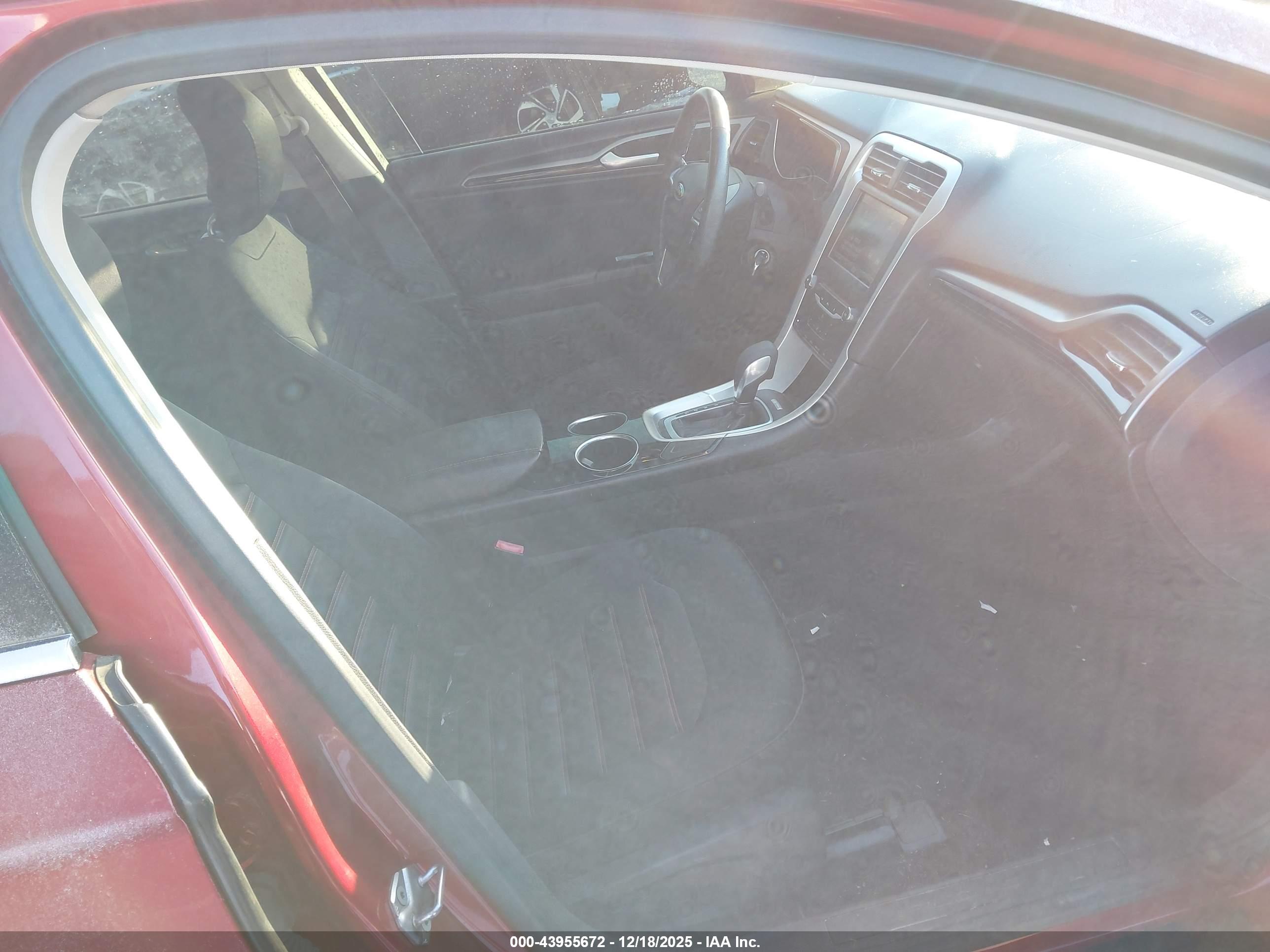 FORD FUSION image 5